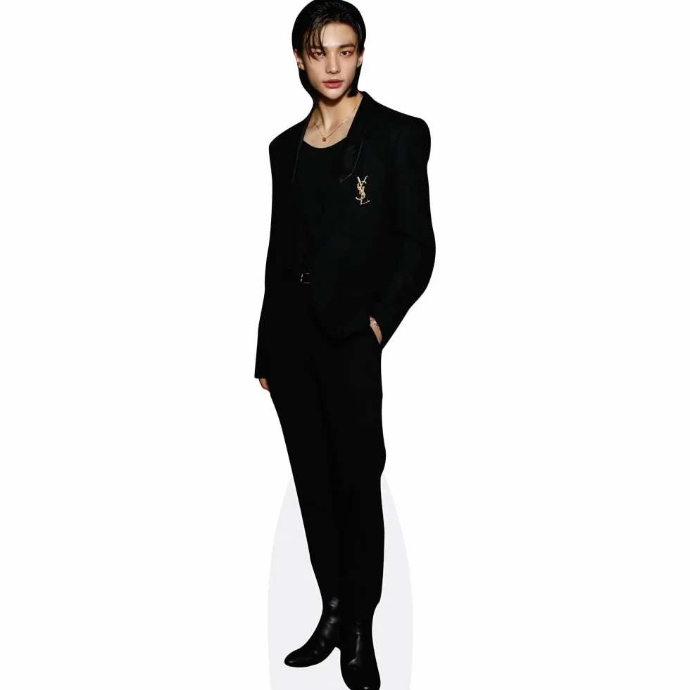 Silhouette en Carton Grandeur Nature Hyunjin (Black Outfit)