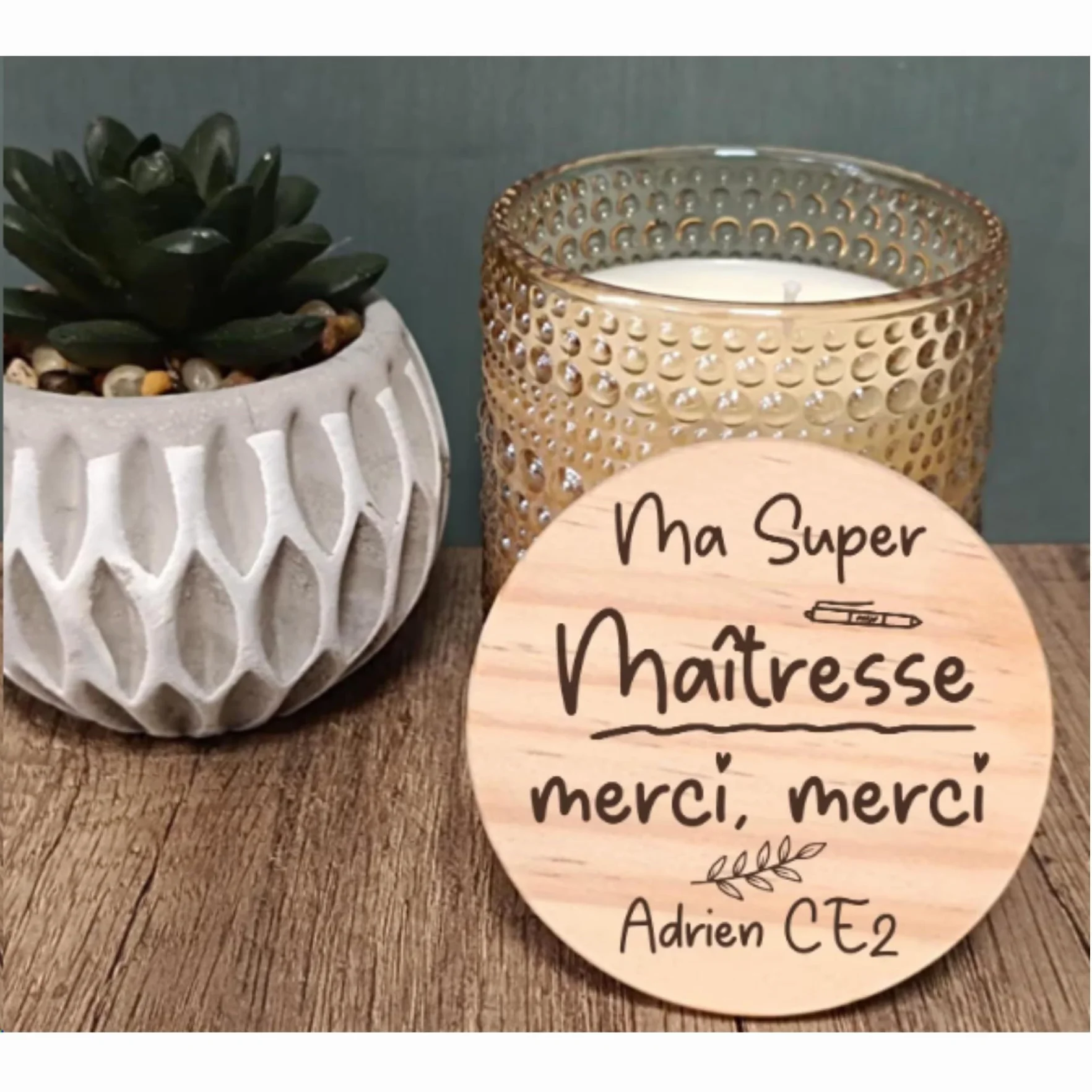 Bougie parfumée personnalisée avec prénom gravé en bois cadeau maîtresse nounou fin d'année scolaire