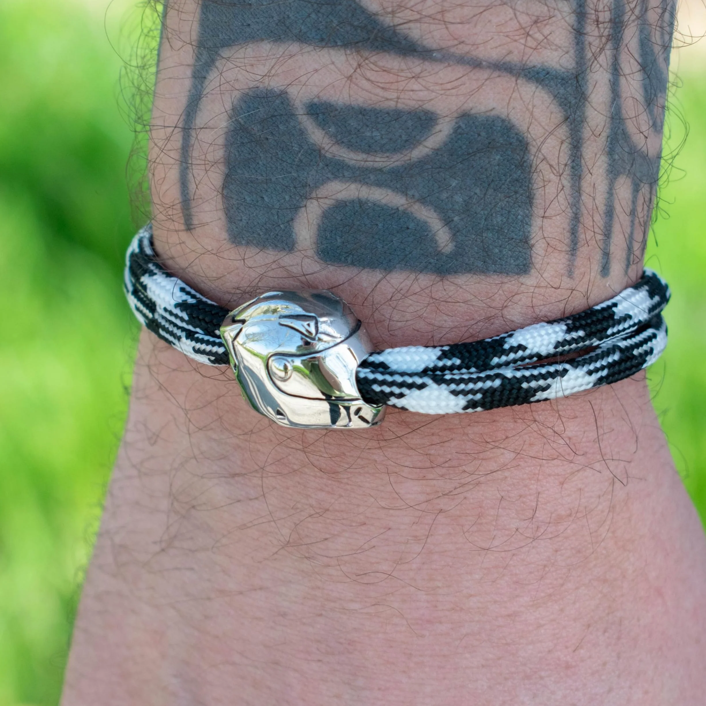 Ernestine - Homme bracelet moto réglable cordon acier inoxydable - bijou casque motard homme, femme, idée cadeau biker - accessoire pour motard - poignet bijoux design casque de moto