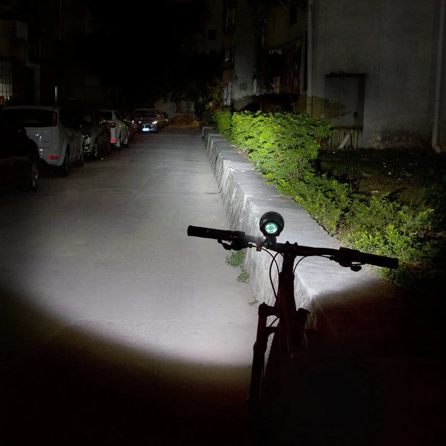 Lumière Lampe Velo LED Puissantes, Eclairage VTT Phare Vélo Rechargeable Etanche Lampe Vélo 9000 LM(7 LED 3 Modes), Kit Eclairage Velo pour VTT VTC Cycliste Poussette Camping