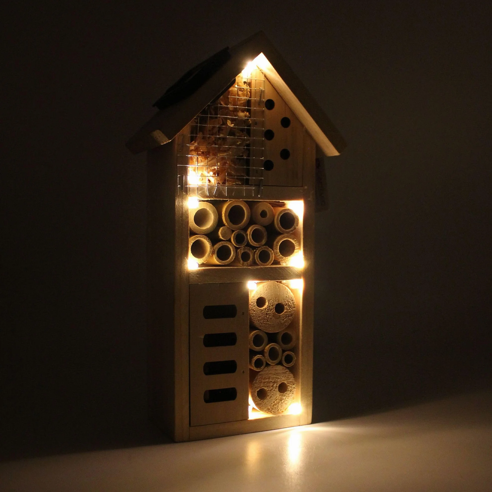 FISHTEC Hôtel à Insecte Maison Solaire en Bois 10 LED Panneau de Pin Massif Refuge Toutes Saisons
