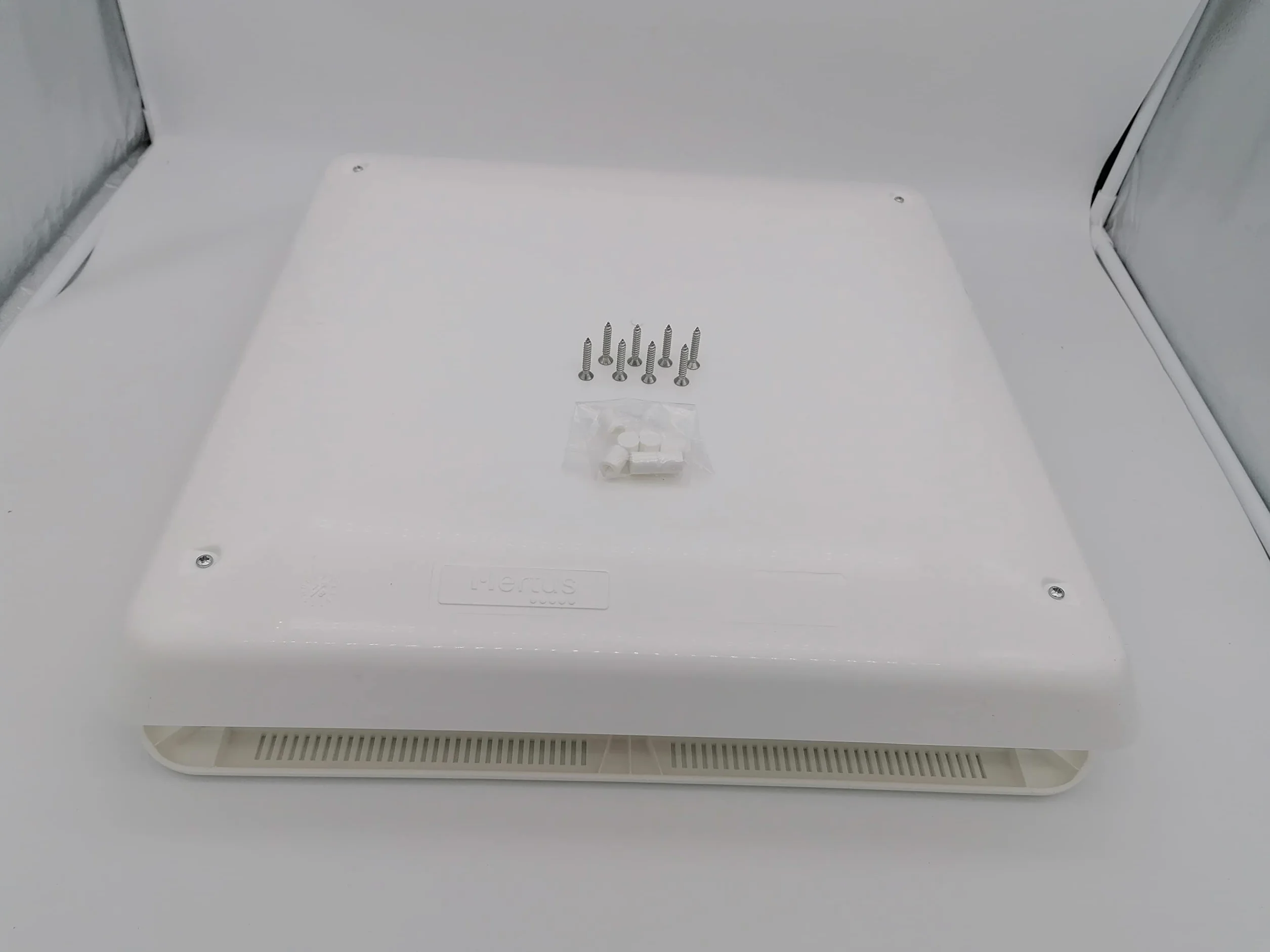 Kit de lucarne Hertus 40 x 40 avec moustiquaire intégrée et vis en acier inoxydable