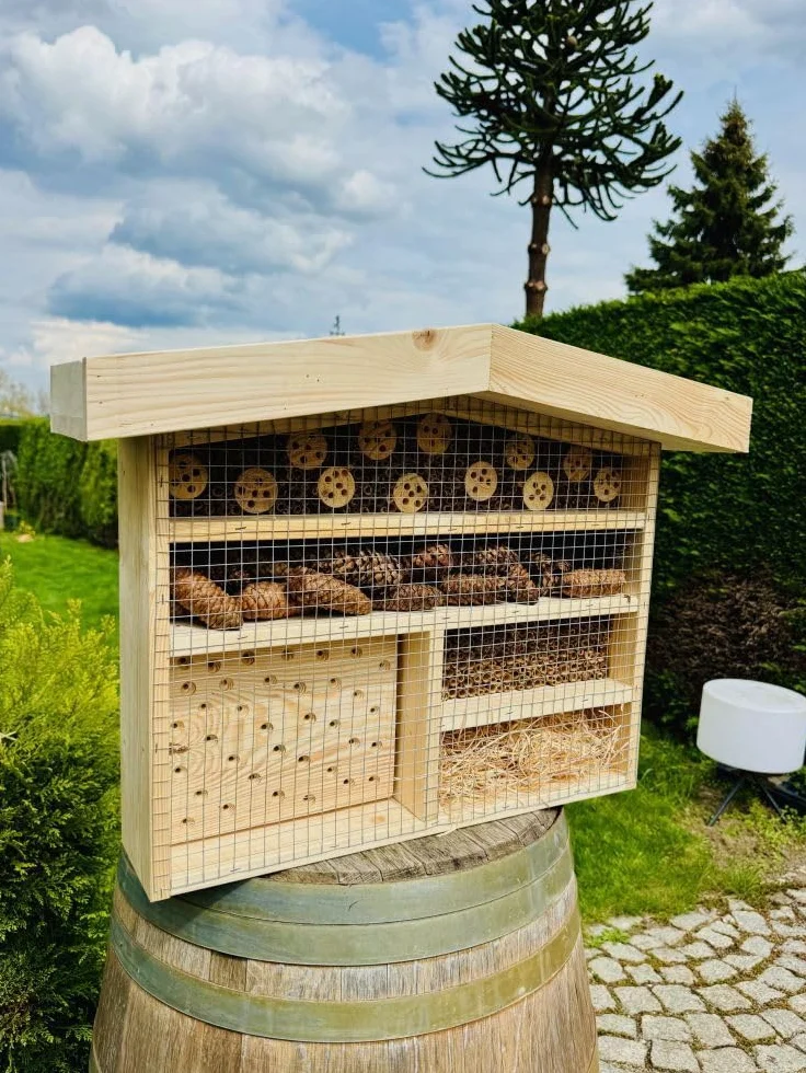 Hôtel à insectes en bois XL pour abeilles sauvages avec jardinière 76 x 56 x 18 cm Résistant aux intempéries