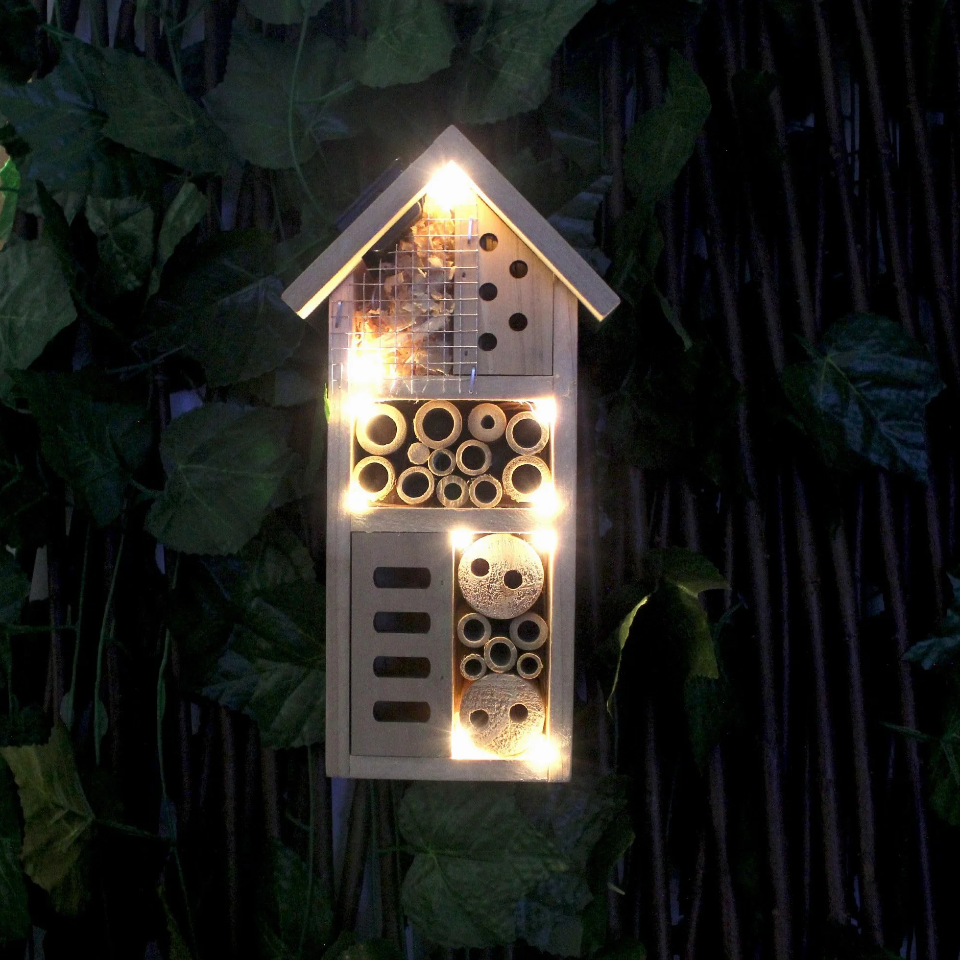FISHTEC Hôtel à Insecte Maison Solaire en Bois 10 LED Panneau de Pin Massif Refuge Toutes Saisons