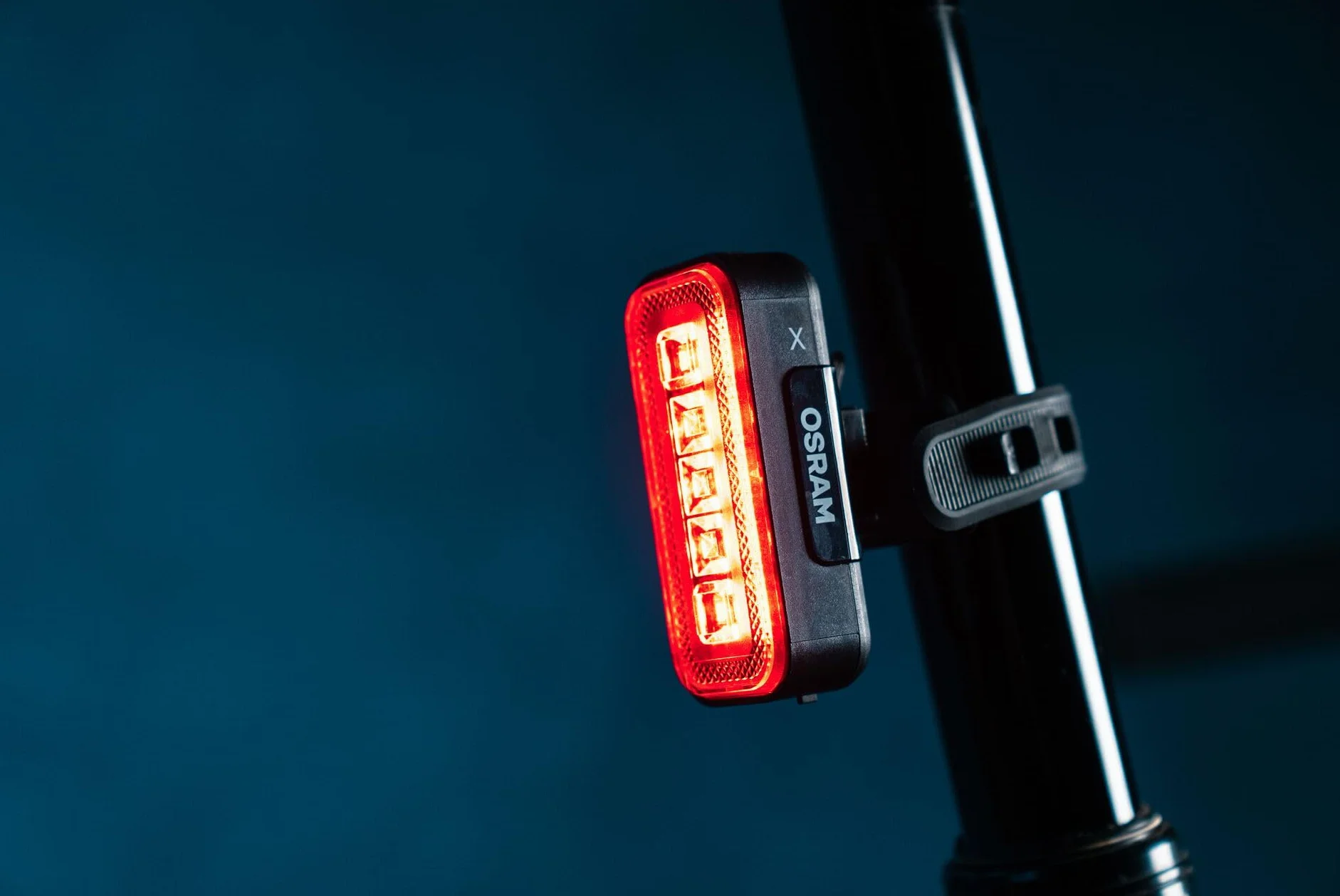 OSRAM LEDsBIKE Explorer X 1000, Kit d'éclairage vélo Rechargeable: Avant et arrière, Tout-Terrain, avec feu Stop, 1000 lumens