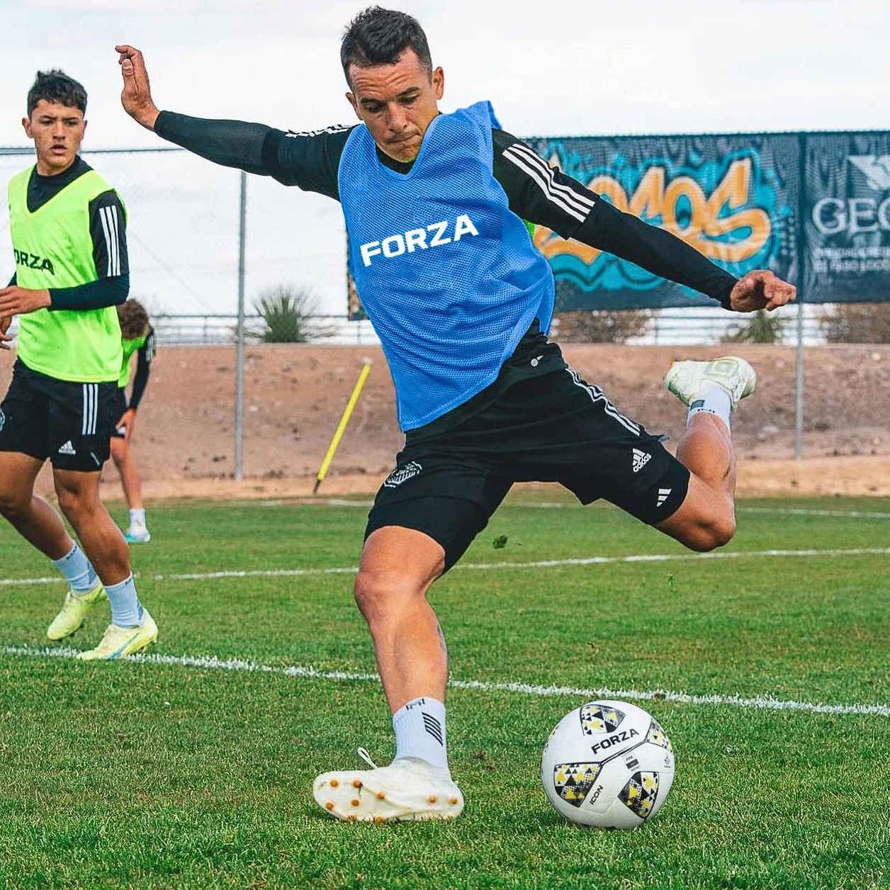 FORZA Chasubles d’Entraînement de Sport [Pack de 10] | Fabrication Légère, Couleurs Vives et Plusieurs Tailles | Entraînement de Football, Rugby, Hockey et Plus pour Enfants et Adultes