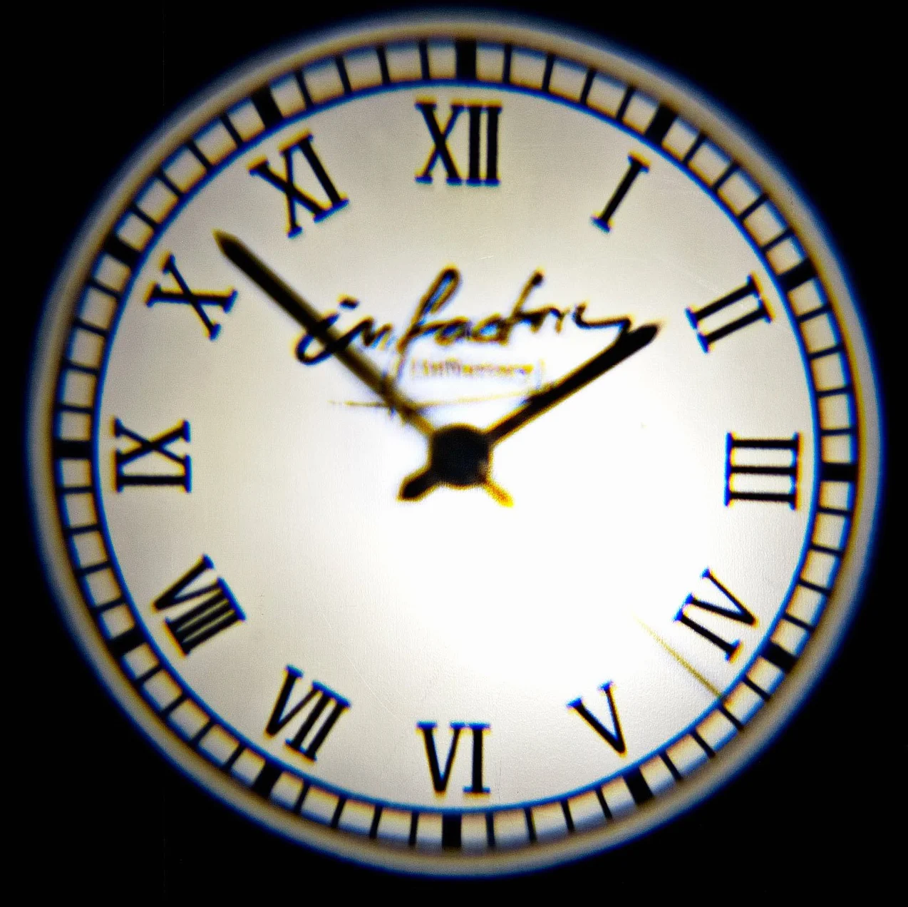 Infactory Horloge à Projection Lumineuse, 3 Filtres