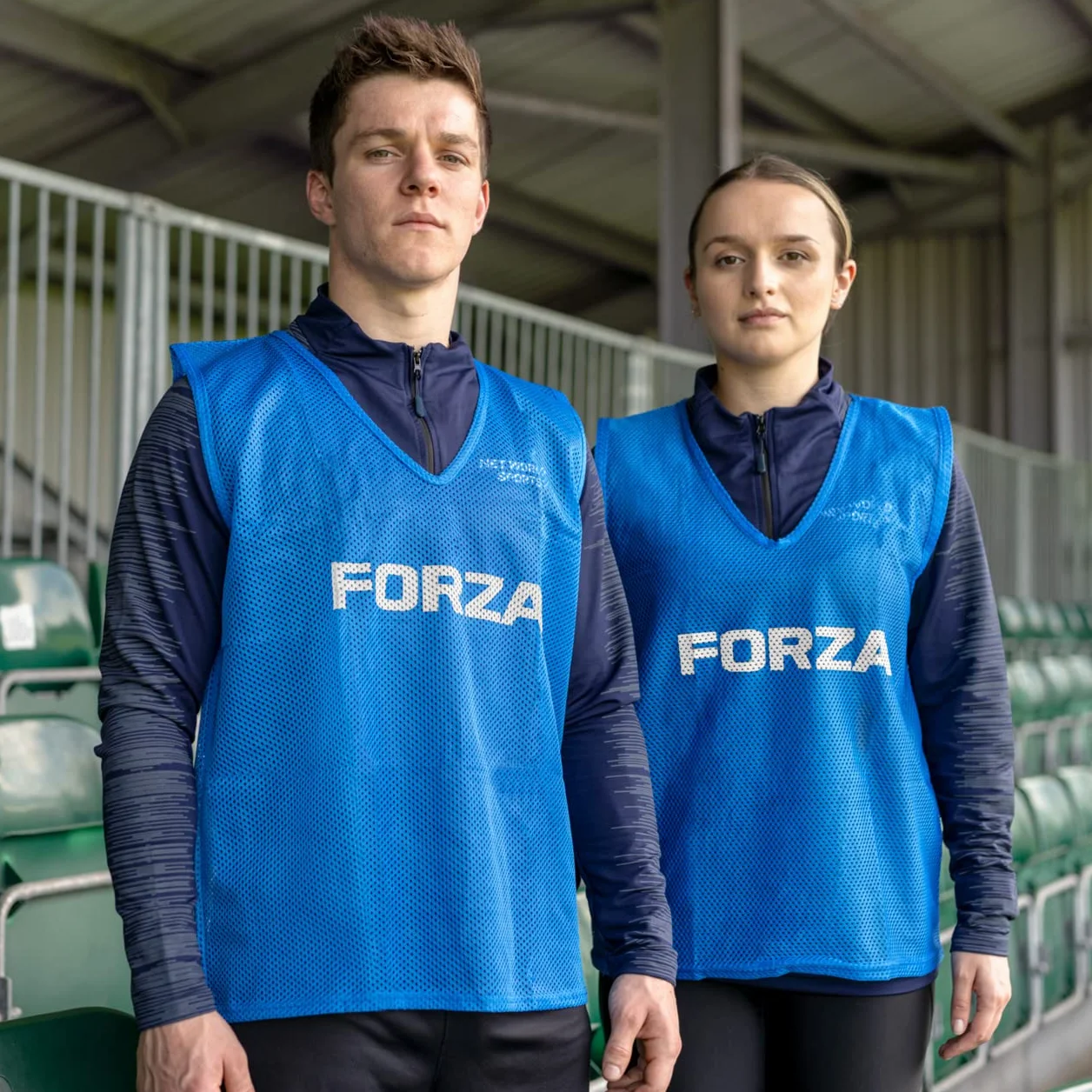 FORZA Chasubles d’Entraînement de Sport [Pack de 10] | Fabrication Légère, Couleurs Vives et Plusieurs Tailles | Entraînement de Football, Rugby, Hockey et Plus pour Enfants et Adultes