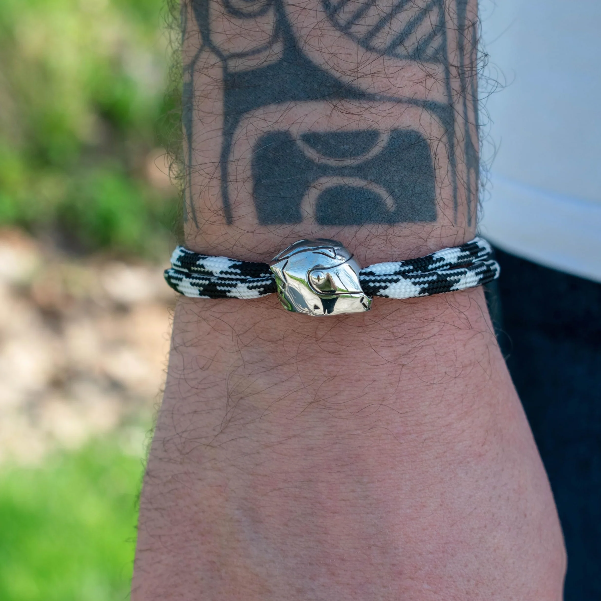 Ernestine - Homme bracelet moto réglable cordon acier inoxydable - bijou casque motard homme, femme, idée cadeau biker - accessoire pour motard - poignet bijoux design casque de moto