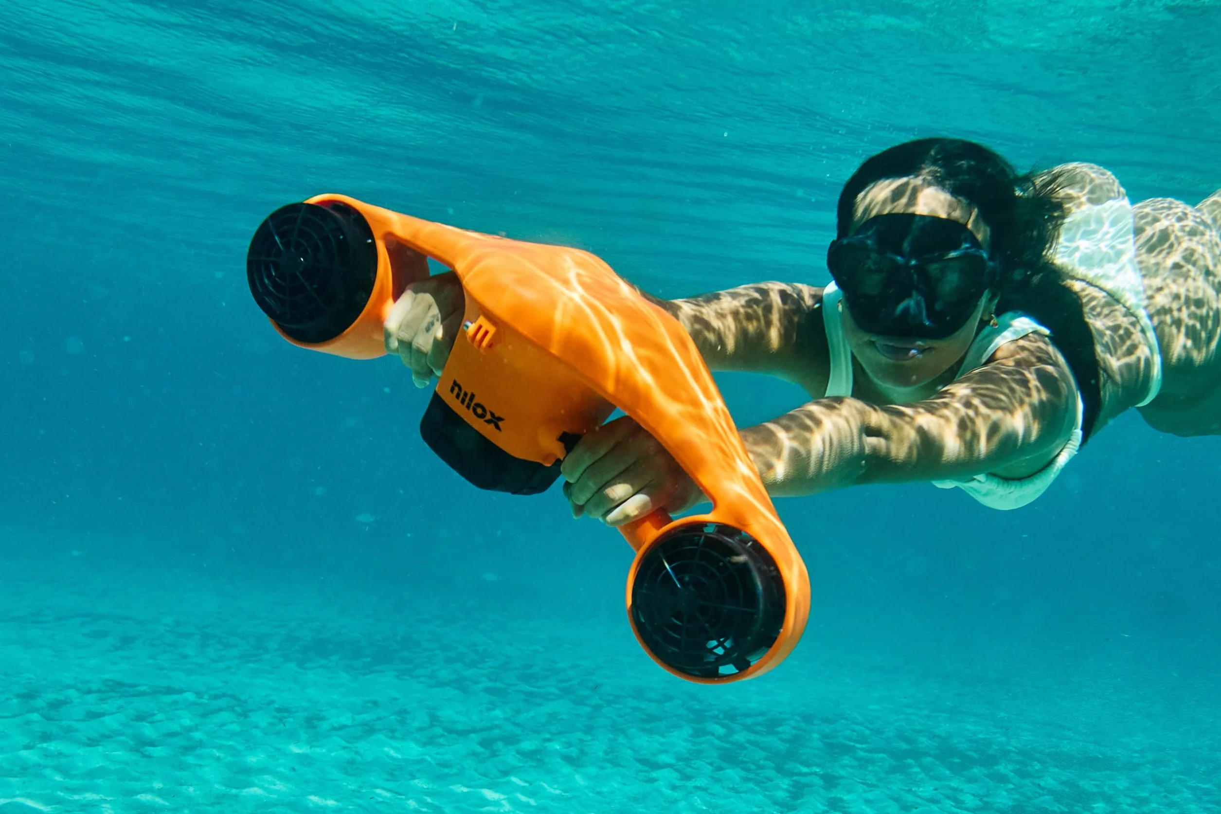 Scooter d'eau Nilox, Scooter de plongée électrique pour plongée jusqu'à 30 m de Profondeur, jusqu'à 35 Min d'utilisation, Changement à 3 rapports, Facile à Transporter et à Utiliser, Couleur Orange