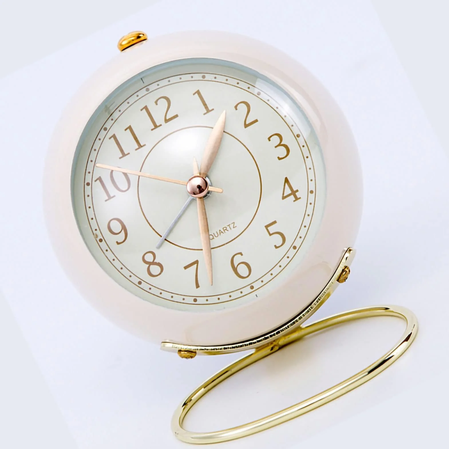 HERCHR Réveil de Chevet Silencieux sans Tic-tac Horloge de Table à Piles Blanc