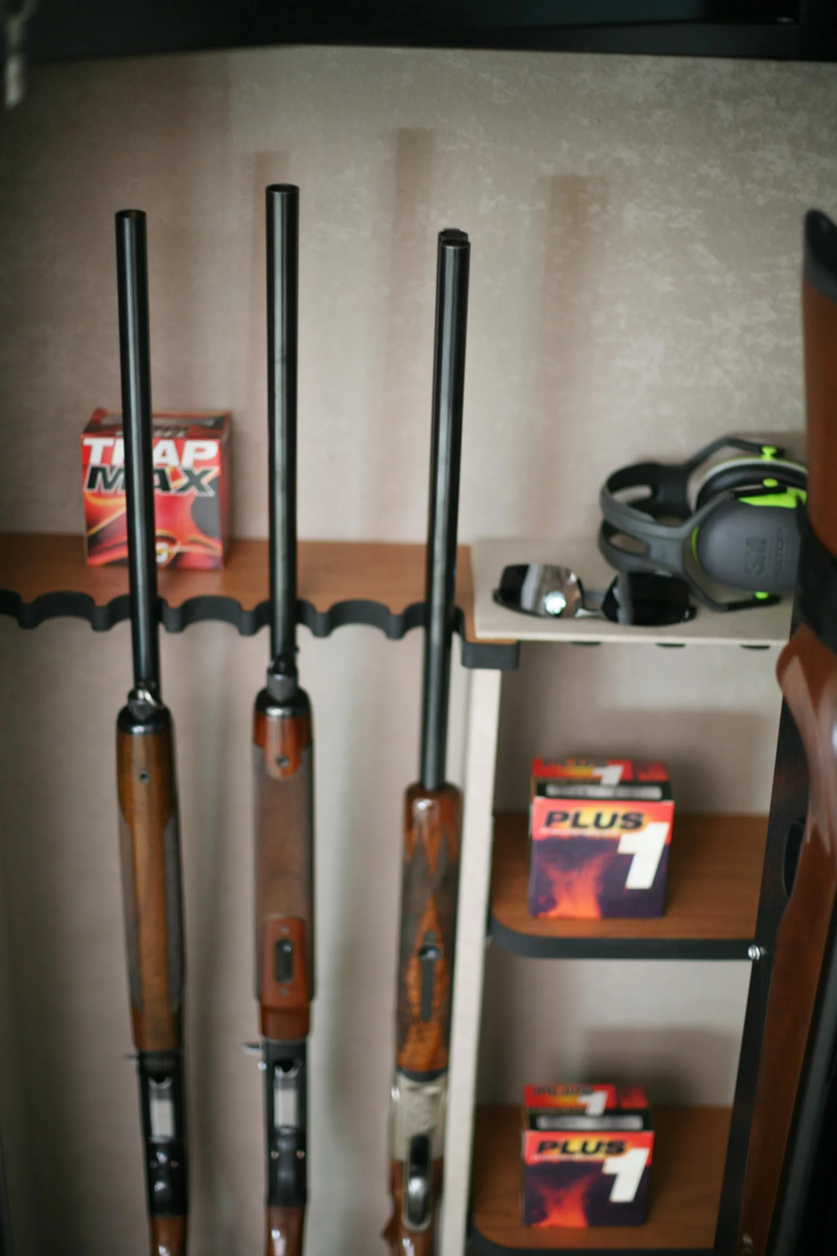 Safe SD14 Armoire Forte pour Armes en Acier | 11 Armes avec Lunette + 3 dans la Porte | Coffre intérieur | Etagères Amovibles | Serrure à clé