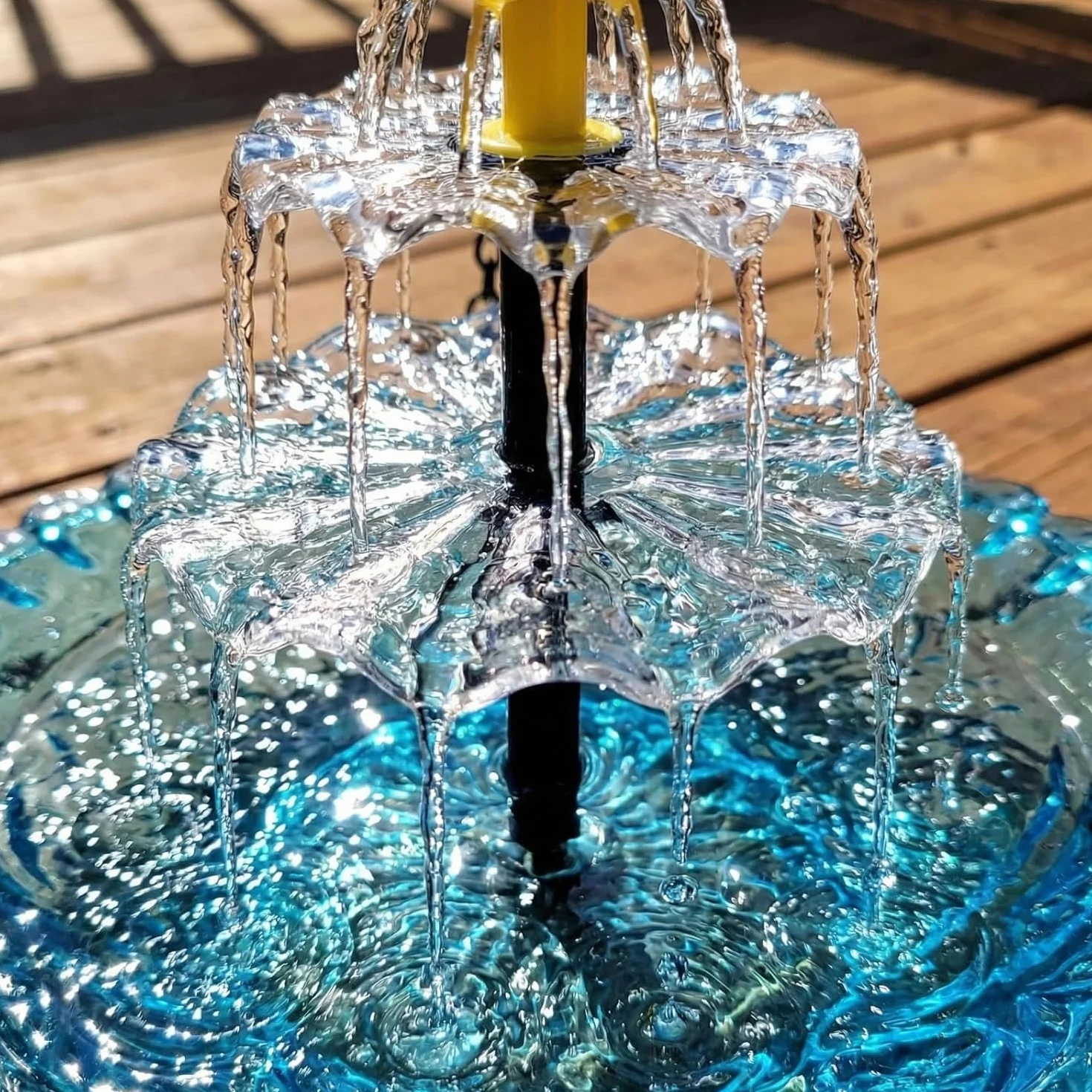 Fontaine Solaire Suspendue pour Oiseaux, Cascade à Énergie Solaire, Bain d’Oiseaux Extérieur Décoratif