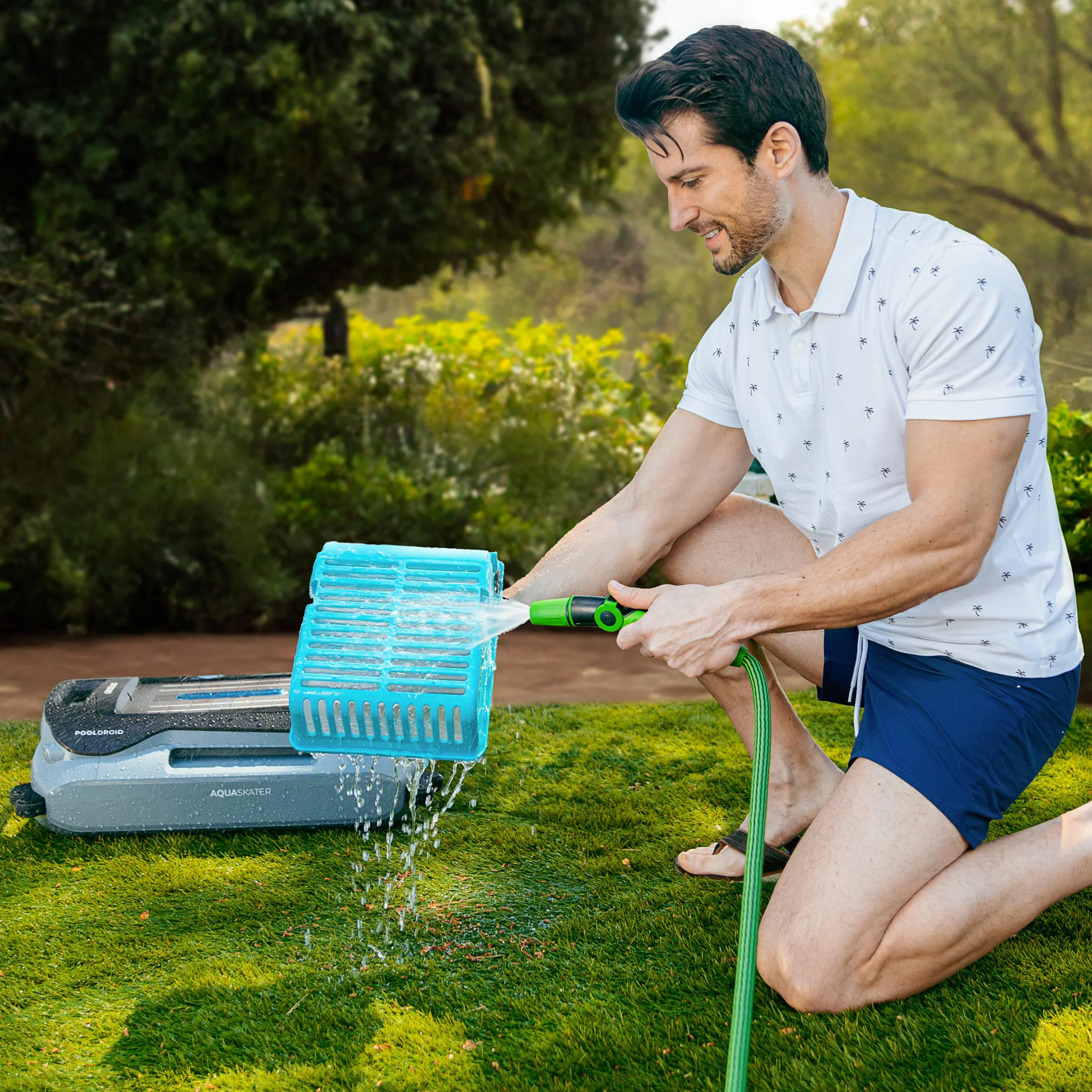 Cecotec Robot Nettoyeur de Piscine Conga Pooldroid AquaSkater Recharge Solaire Autonomie 16h Panier 4,5L Filtre 187,5 μm