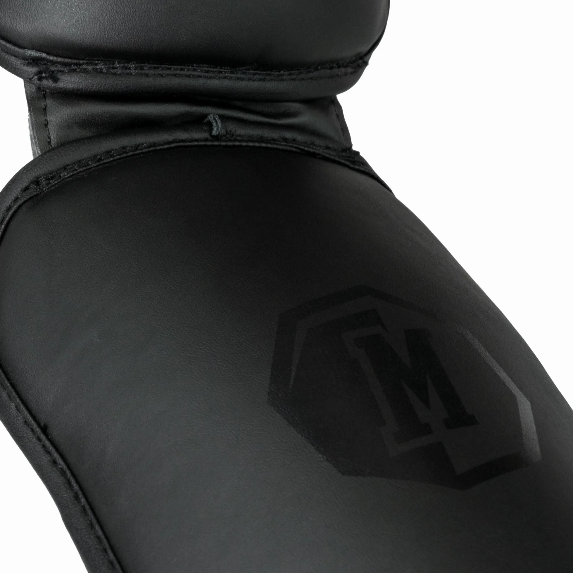 MADGON Protège Tibias Boxe à Ajustement Parfait et Rembourrage Optimal – Protège Tibia Minimisant la Transpiration Protège Tibia Boxe Thaï, et pour Arts Martiaux, MMA, Kickboxing avec Pochette