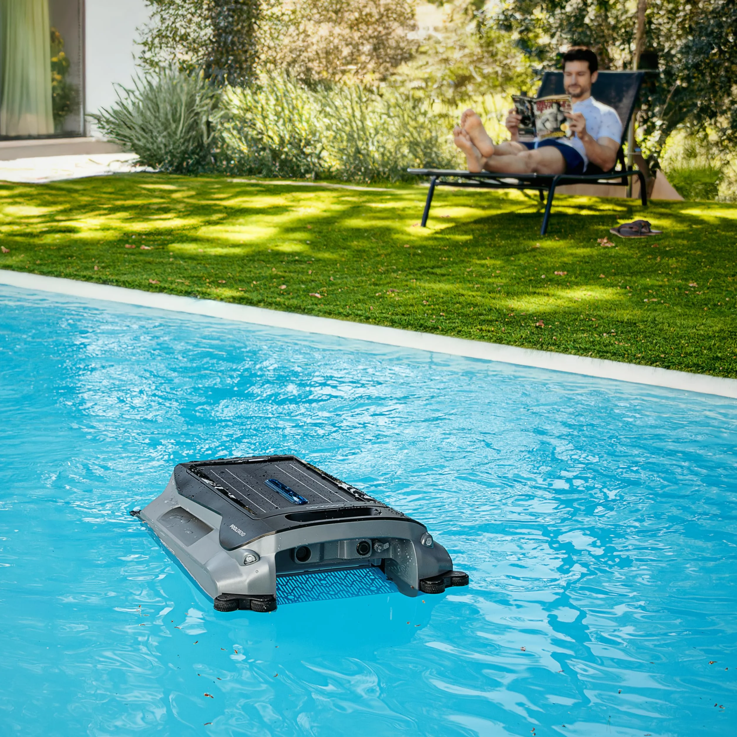 Cecotec Robot Nettoyeur de Piscine Conga Pooldroid AquaSkater Recharge Solaire Autonomie 16h Panier 4,5L Filtre 187,5 μm