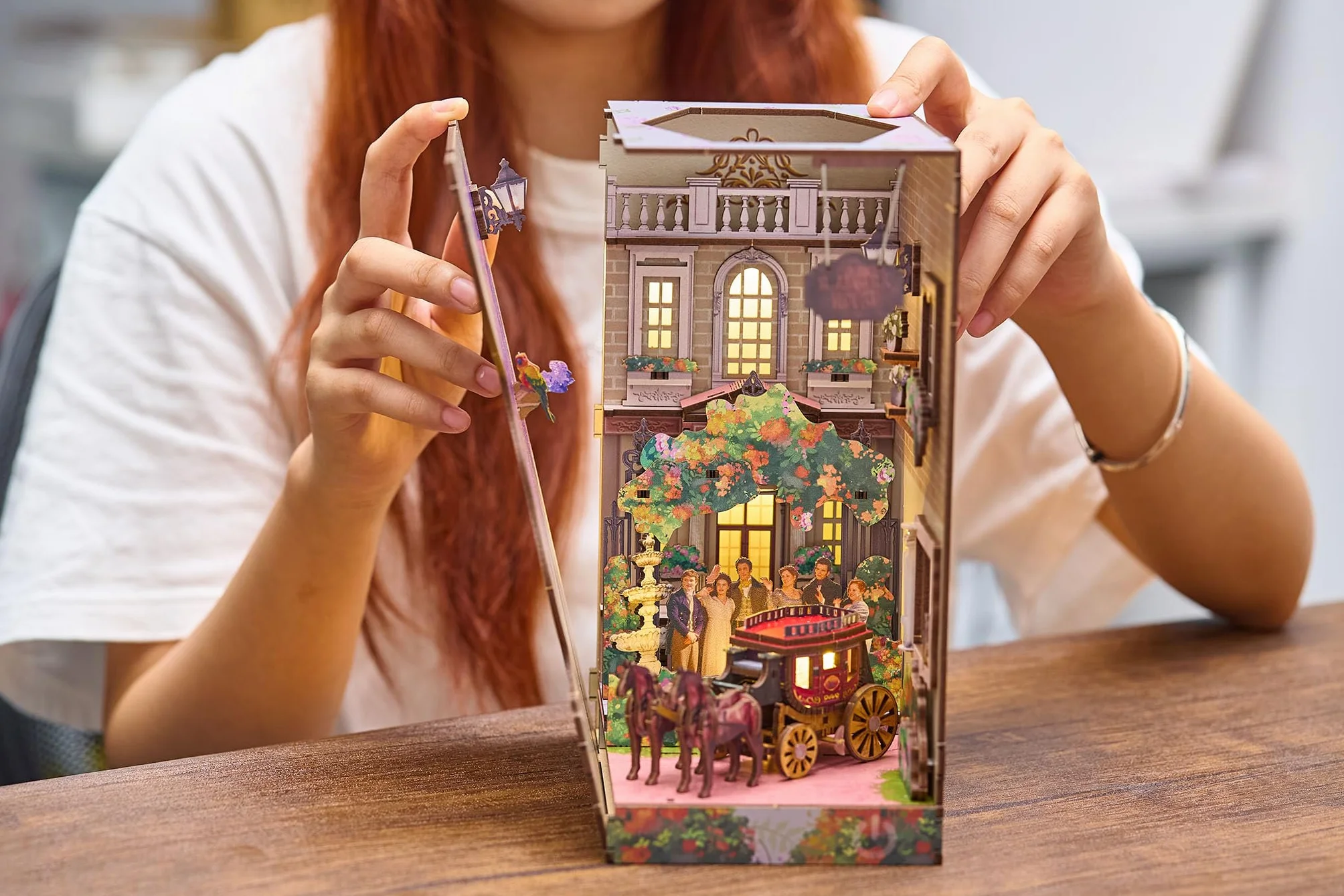 Revell Tiny Adventures Bridgerton Into The Light Book Nook LED Artisanat Miniature 3D Bois