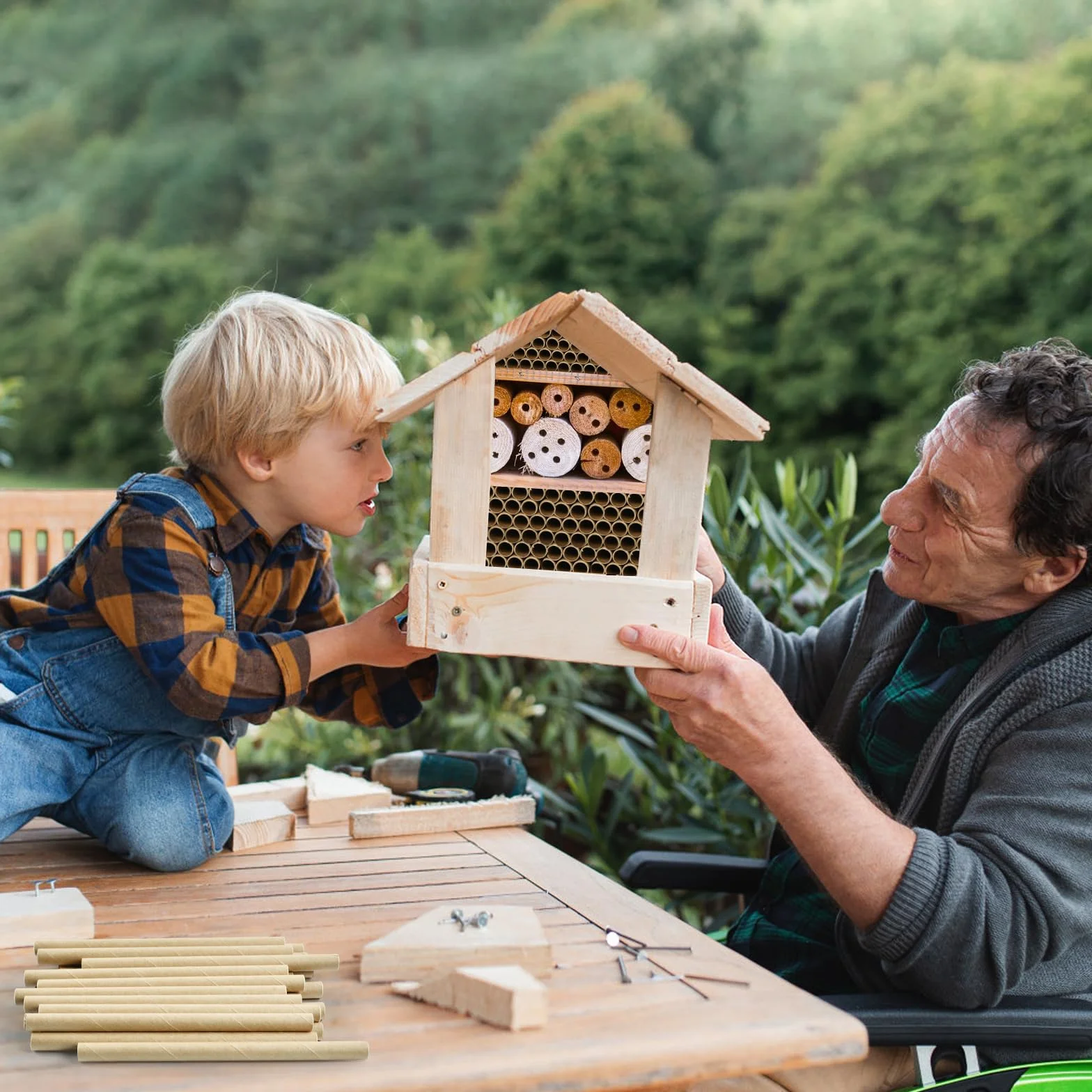 Kit Hôtel à Insectes pour Abeilles Sauvages 100 Pièces 15 cm Tubes de Nidification en Carton