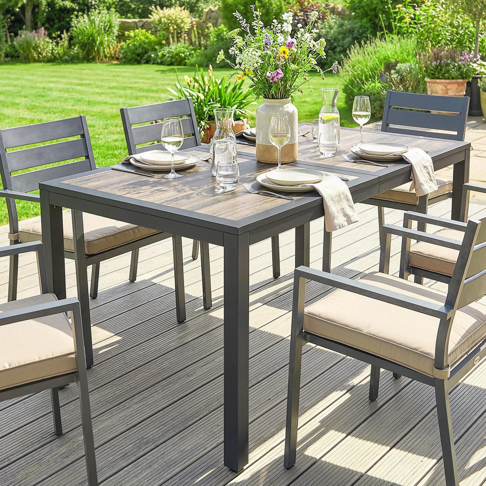 Outsunny Table de jardin rectangulaire extérieure 140x80x72 cm acier imitation bois gris foncé