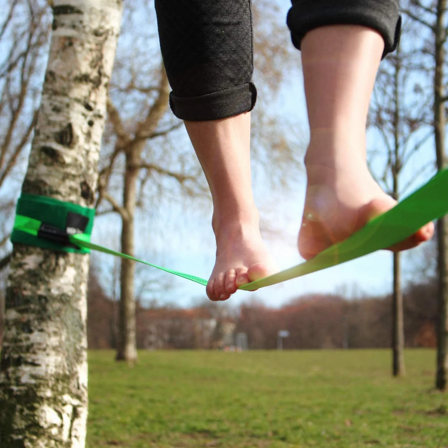 High Pulse Slackline - Kit Complet pour Adultes Débutants et Confirmés - Slackline 15m avec Sac de Transport, Sangle à Cliquet et Protection Arbre - Sport d'Équilibre Facile à Installer dans le Jardin