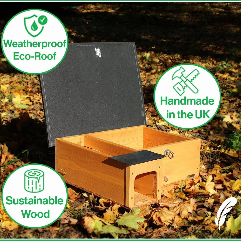 Green Feathers Maison pour hérisson - Marron doré avec revêtement anti-bactéries, habitat extérieur résistant aux prédateurs, toit écologique et sol en bois massif
