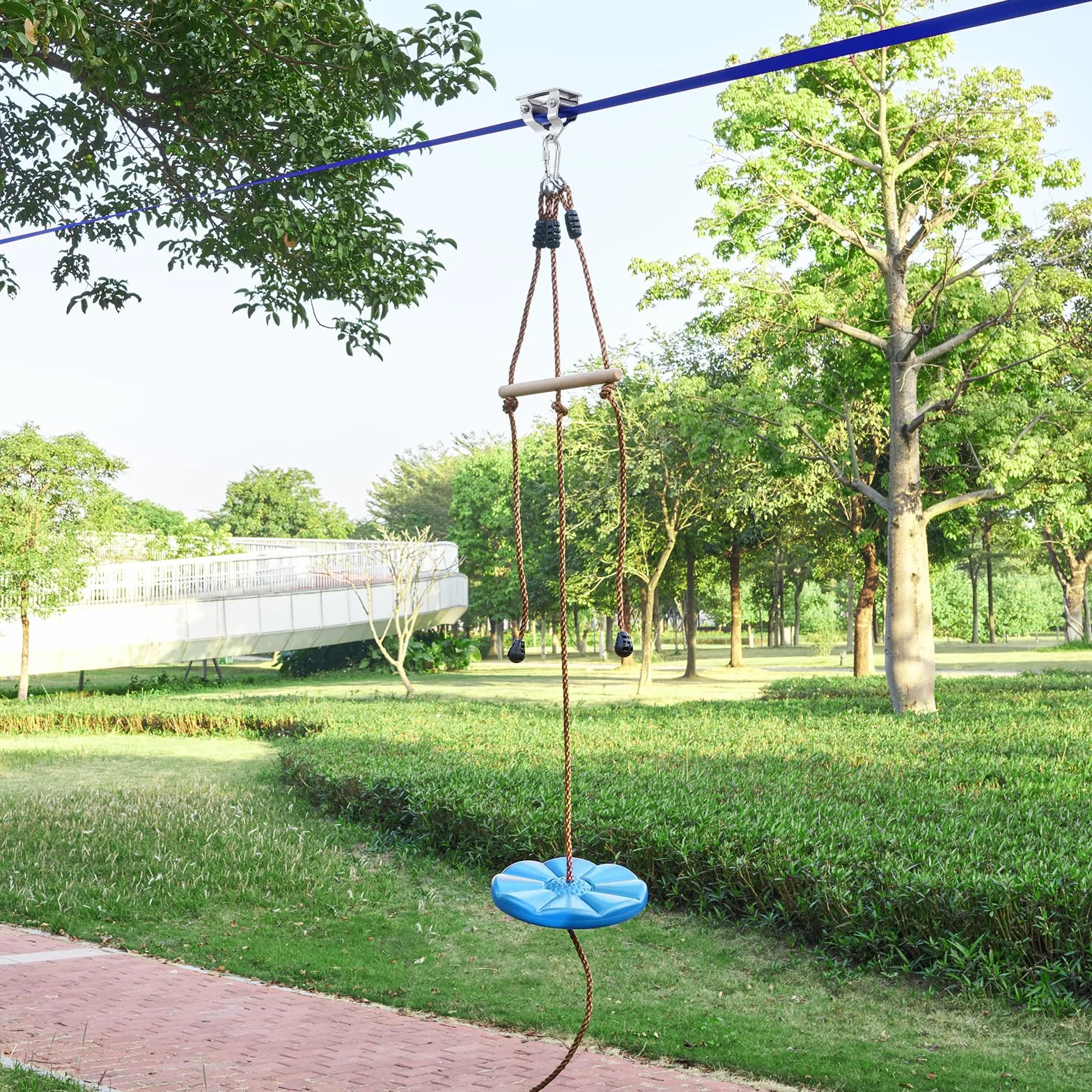 VEVOR Tyrolienne pour Enfants et Adultes 15,8 m, Kit de Tyrolienne Complet Charge 227 kg, Configuration Facile, avec Harnais de Sécurité en Nylon, Siège et Guidon, pour Jardin Arrière-Cour Extérieur