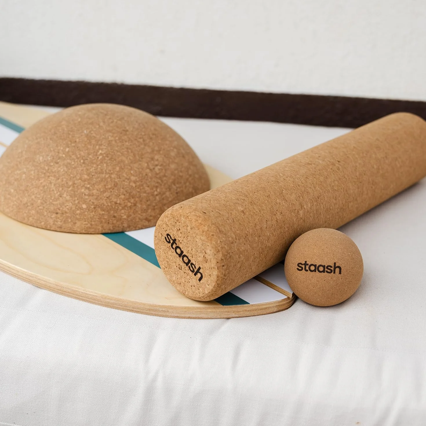 STAASH Balance Board en Bois Premium – Planche d'Équilibre Antidérapante avec Rouleau en Liège pour Surf, Fitness, Yoga et Rééducation