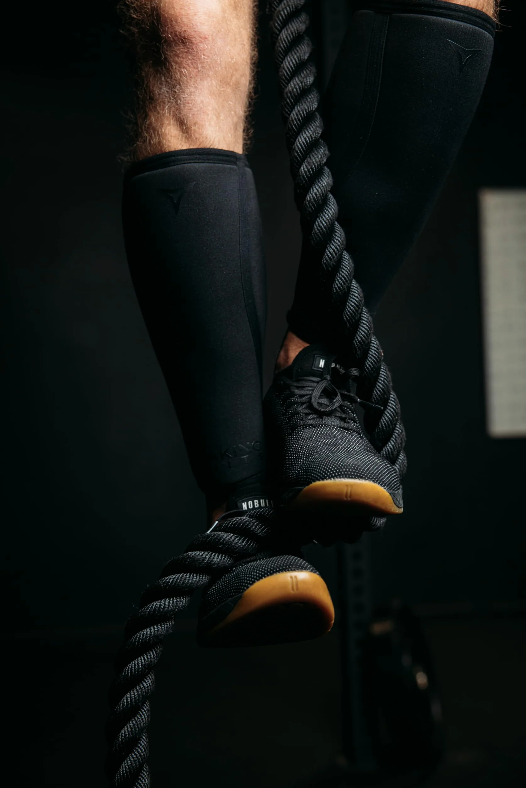 BREAKING LIMITS Deadlift Shin Guards - Bandage de Mollet en néoprène - Chaussettes Deadlift - Protège-Tibias - Saut à la Boxe pour Homme et Femme - Protection des Tibias