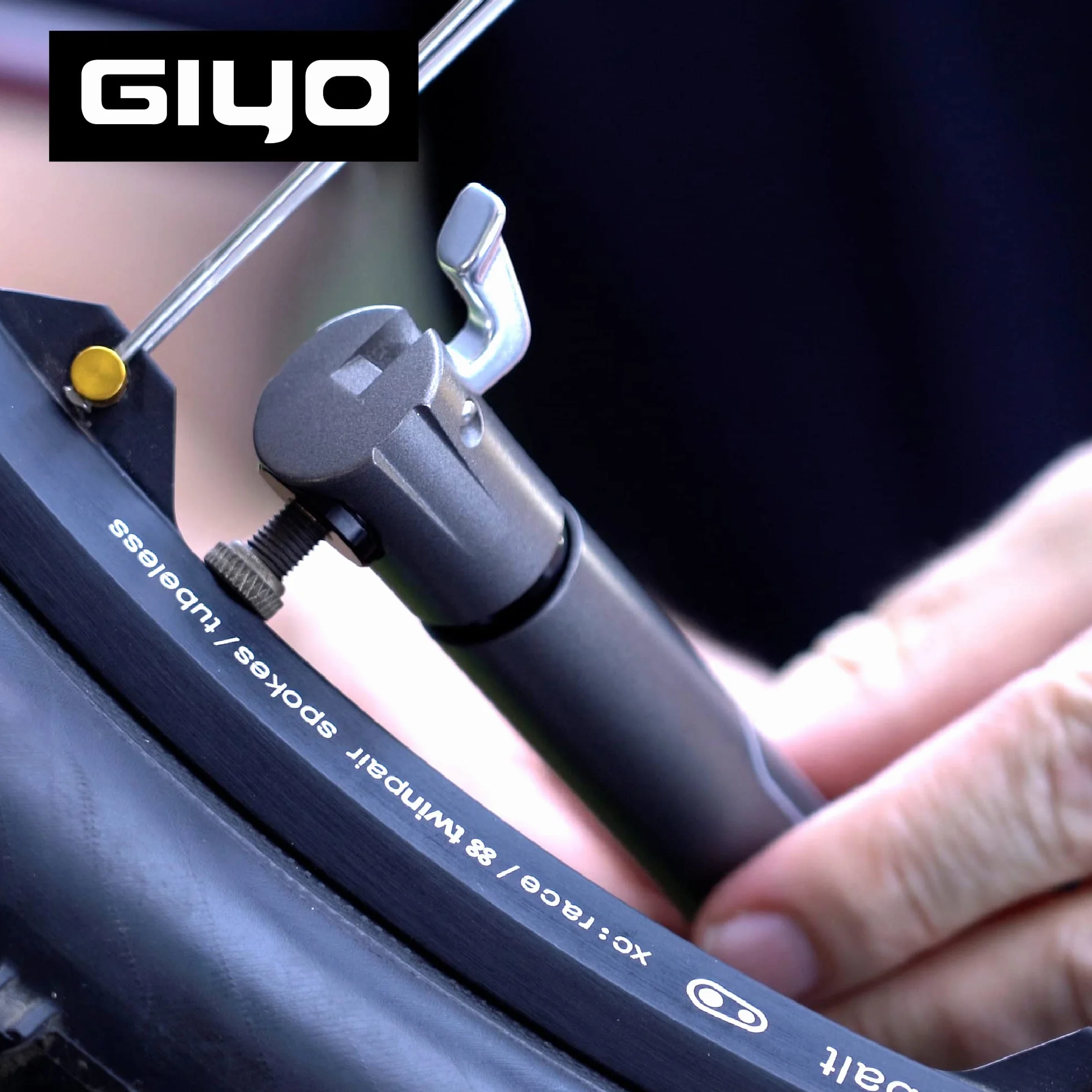 GIYO Mini Pompe à vélo pour vélo de Route – Valve Presta, Barillet télescopique CNC 120 psi, légère et Portable, Serrure de Valve sécurisée, fabriquée à Taiwan (GM04)