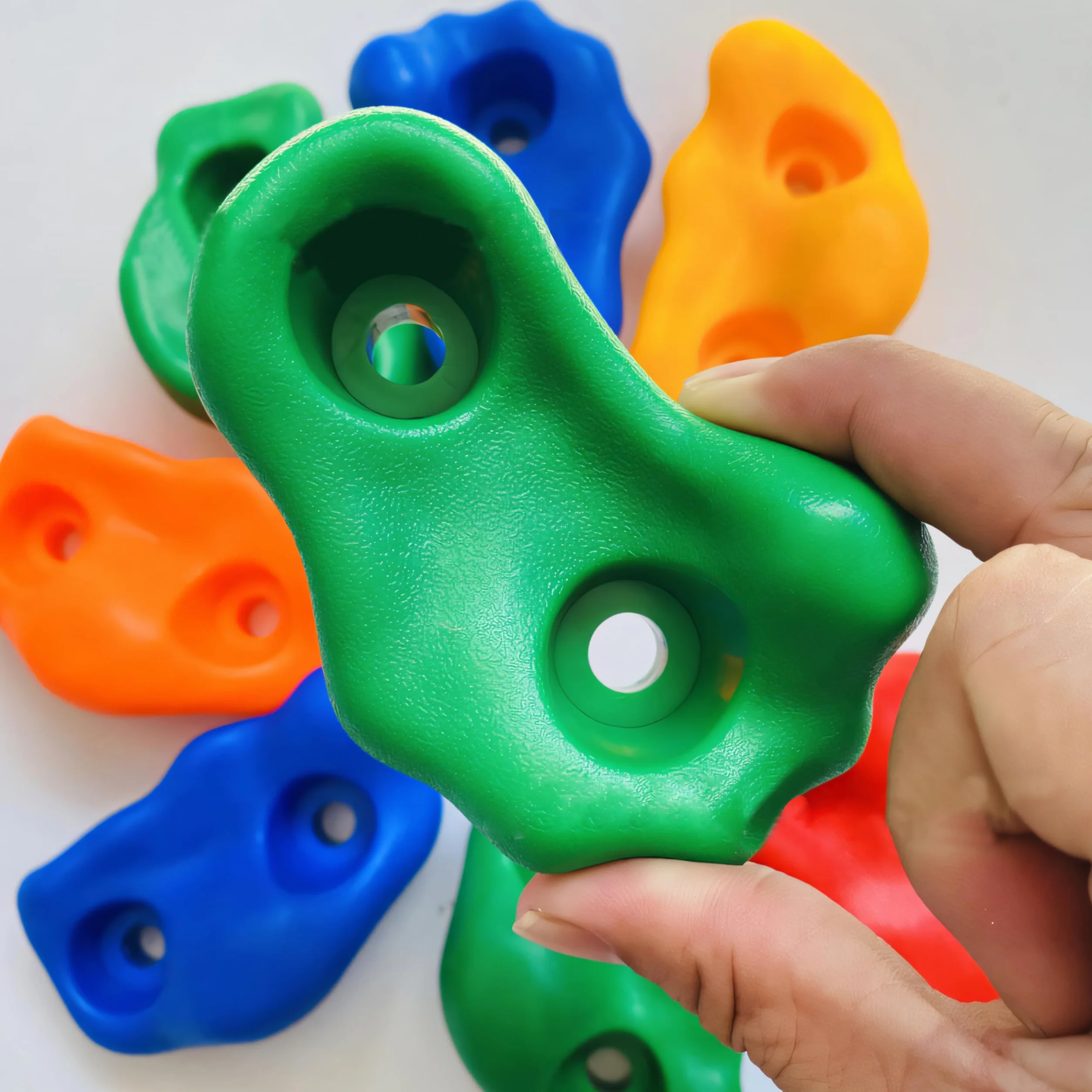 Retoo Prises d'escalade pour Enfant, set pour mur d'escalade extérieur & intérieur, 10 pierres d'escalade + 2 poignées de maintien avec fixation résistant jusqu'à 100kg plastique robuste, pour enfants