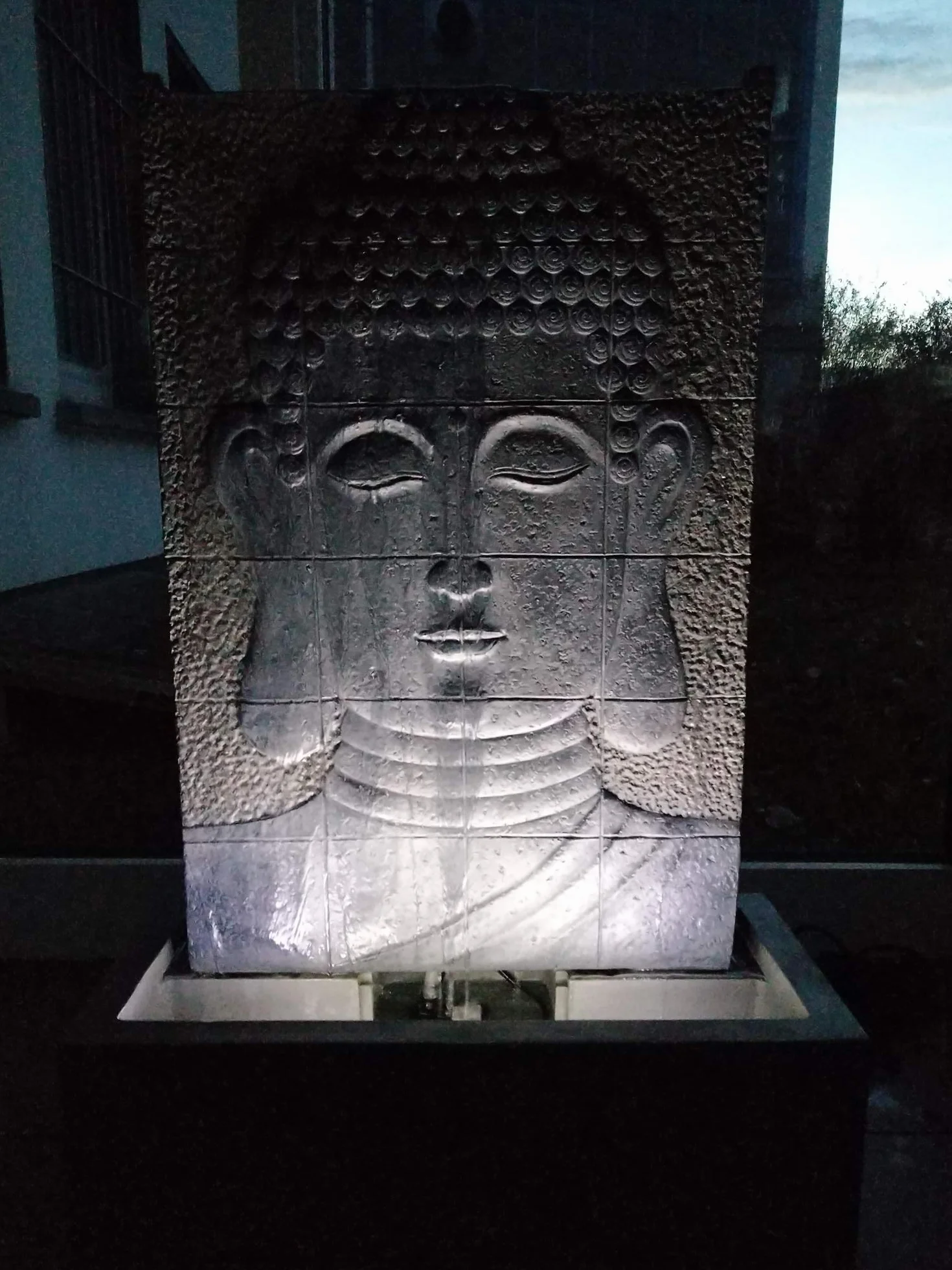 KÖHKO® Fontaine Bouddha Hauteur 102 cm avec éclairage LED mur d'eau pour jardin