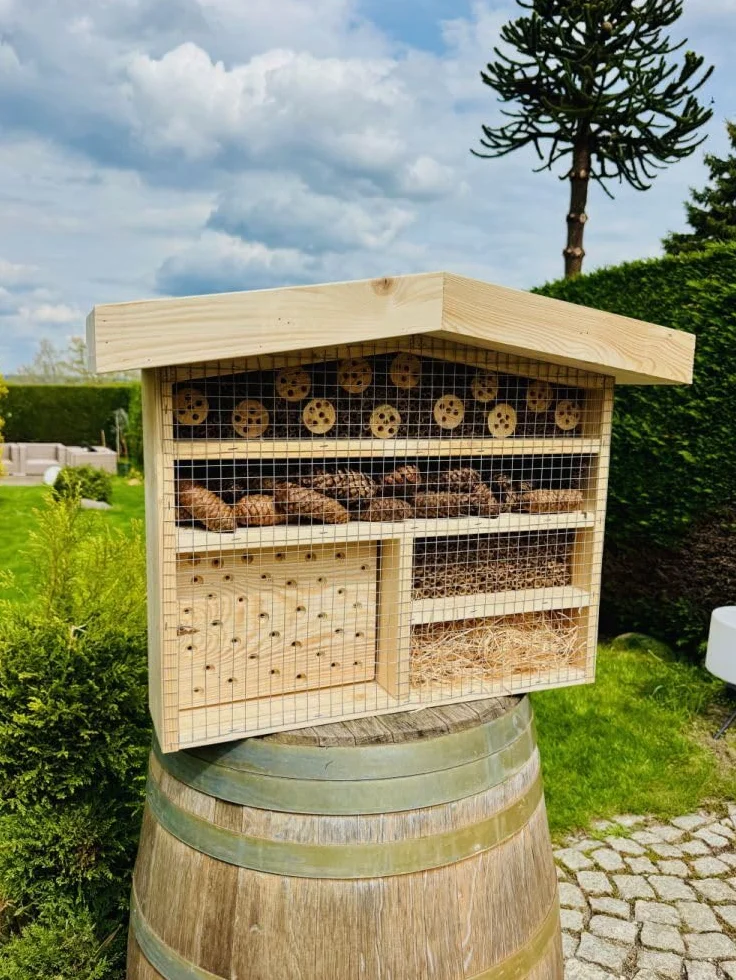 Hôtel à insectes en bois XL pour abeilles sauvages avec jardinière 76 x 56 x 18 cm Résistant aux intempéries