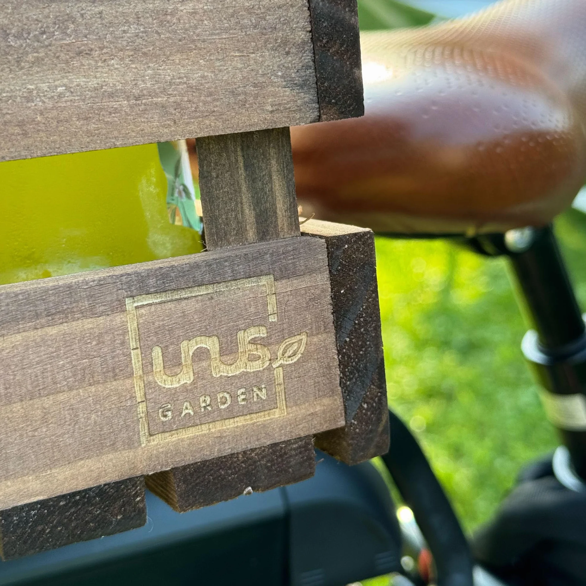 UNUS Caisse pour vélo avec panier arrière en bois, couverture de pique-nique et porte-bouteille