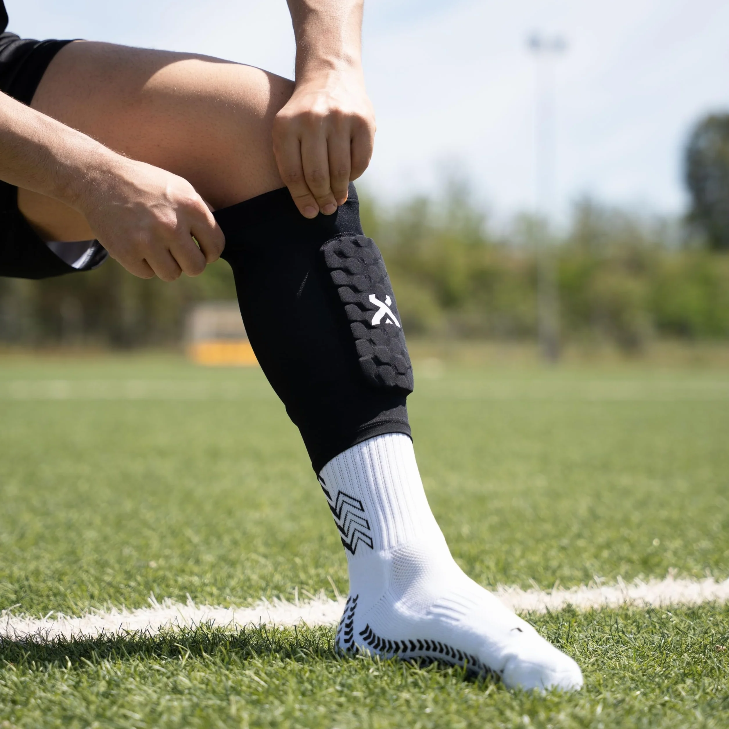 GEARXPro - Protège-Tibias Football avec Manchon de Maintien - Rembourrage EVA Antichoc - Légers, Respirants et Ergonomiques