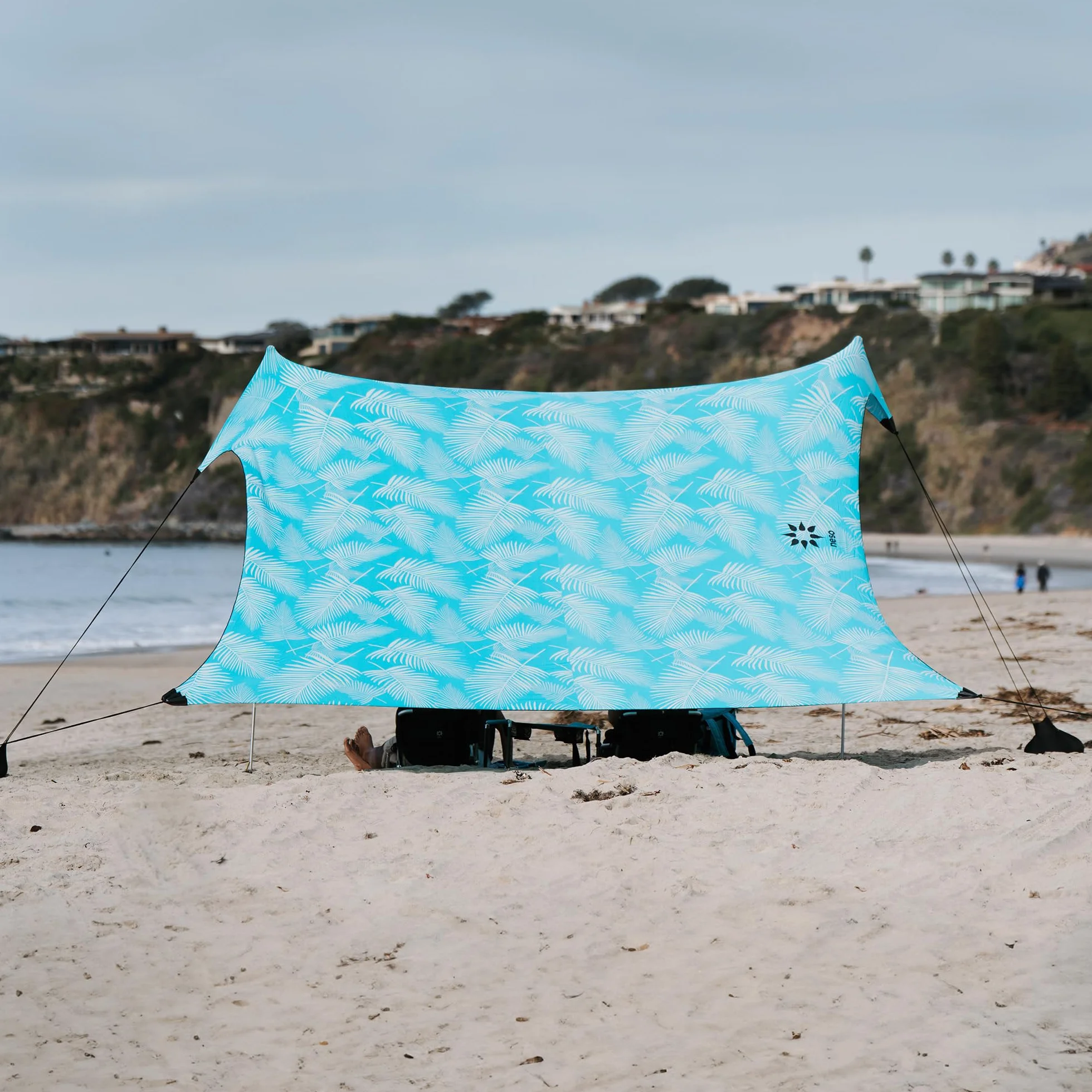 Gigante Tente de Plage Neso Tents, 2,5 m (8 pi) de Hauteur, 3,4 m (11 pi) x 3,4 m (11 pi), Coins renforcés et Poche réfrigérée