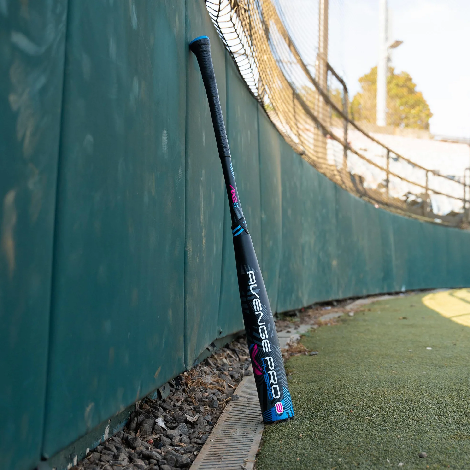 Axe | Avenge Pro 3 Hybrid | Batte de baseball BBCOR | Drop -3 | Hybride 3 pièces | Corps de 6,3 cm | Noir/Bleu/Rose