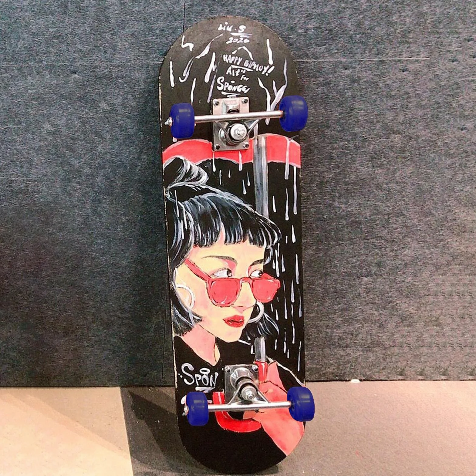 Yusheng Skateboard pour Enfants, Graffiti Peint À La Main Skateboard Complet pour Enfants avec Pont en Érable, Excellent Cadeau pour Garçons Filles Débutant 1-2 Ans, Stable Et Sûr, 165 Livres