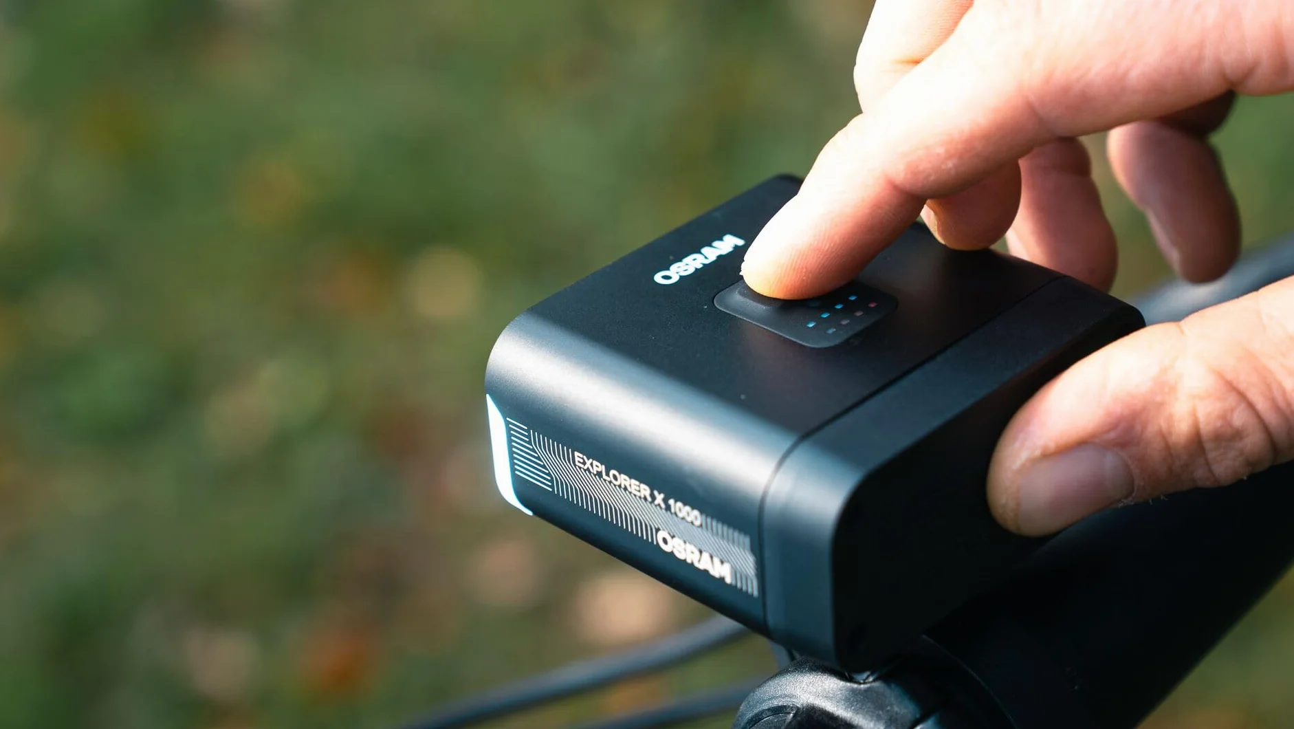 OSRAM LEDsBIKE Explorer X 1000, Kit d'éclairage vélo Rechargeable: Avant et arrière, Tout-Terrain, avec feu Stop, 1000 lumens