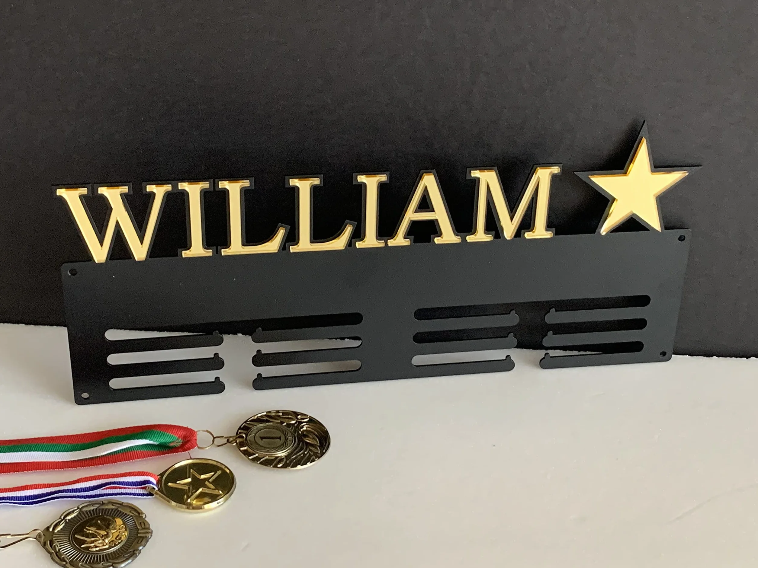 Porte-médailles en métal FranJohnsonHouse Luxe, Personnalisé prénom, étoile et trophée, Cintre de médaille, Cadeau sportifs