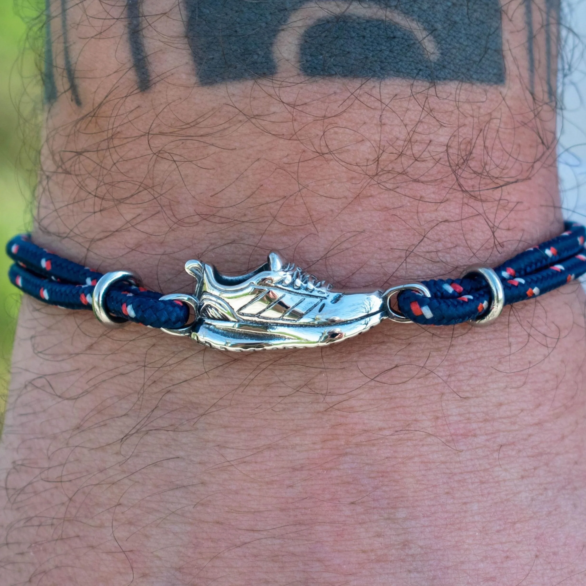 ERNESTINE - Bracelet running réglable cordon acier inoxydable basket course à pied - idée cadeau homme femme - idée cadeau runner sport accessoire poignet bijou original - bracelet homme course à pied