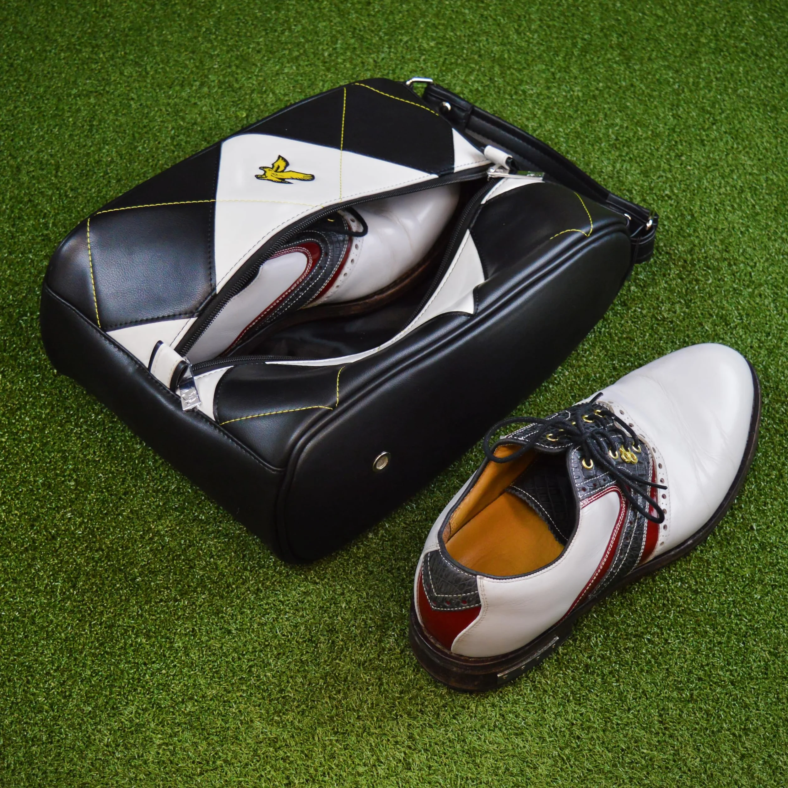 Lyle and Scott Sac à Chaussures de Golf en Cuir avec Aérations Latérales