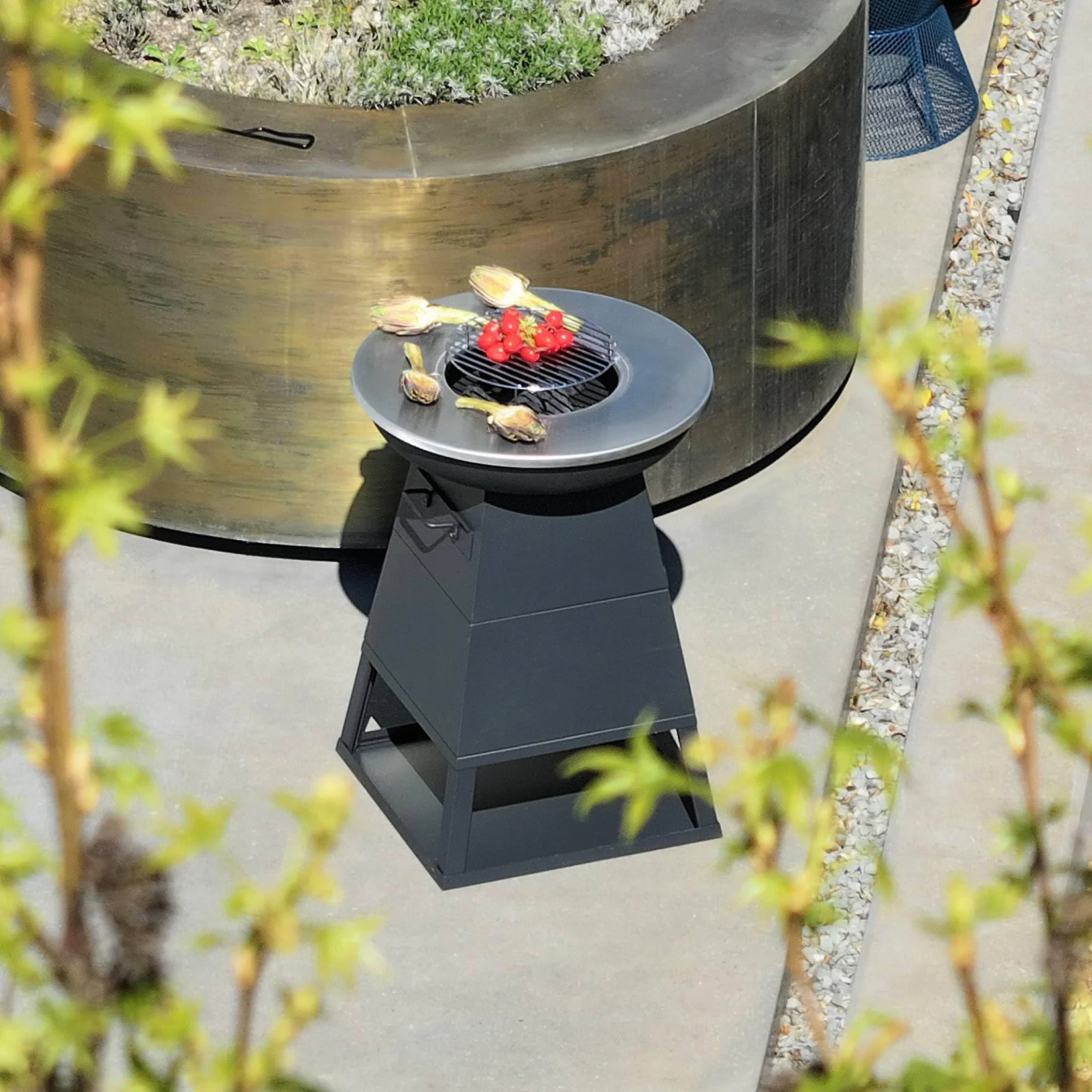 Sweeek Izalco Brasero Barbecue Ø59cm Noir Grille Cuisson Rangement