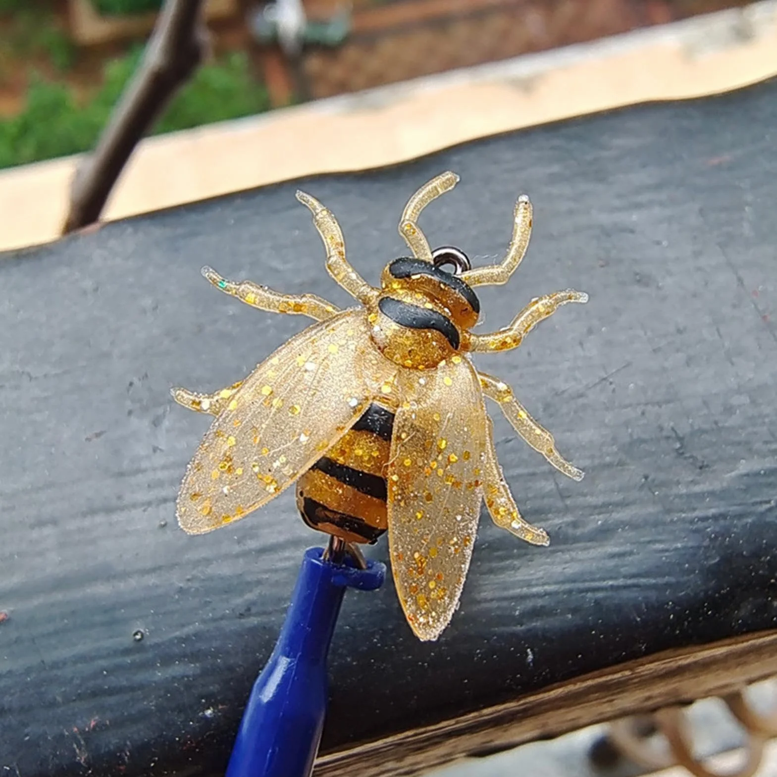Appât de Pêche à la Mouche pour Truite - 20X Leurres Simulés en Forme d'abeille avec Étui,Équipement pour Eau Douce, Eau Salée, Lac, Rivière, Étang et Mer Profonde