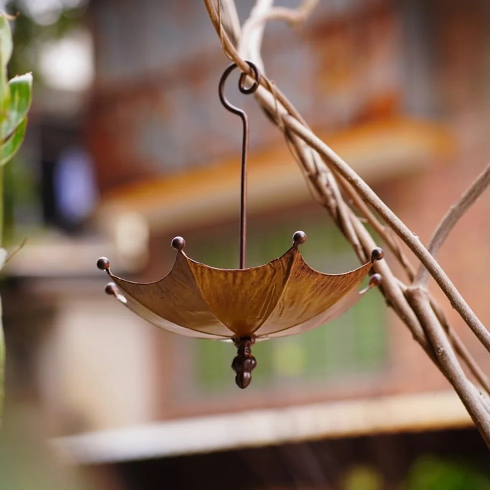 Mangeoire à Oiseaux Suspendue en Métal Auge Plateau Parapluie pour Extérieur