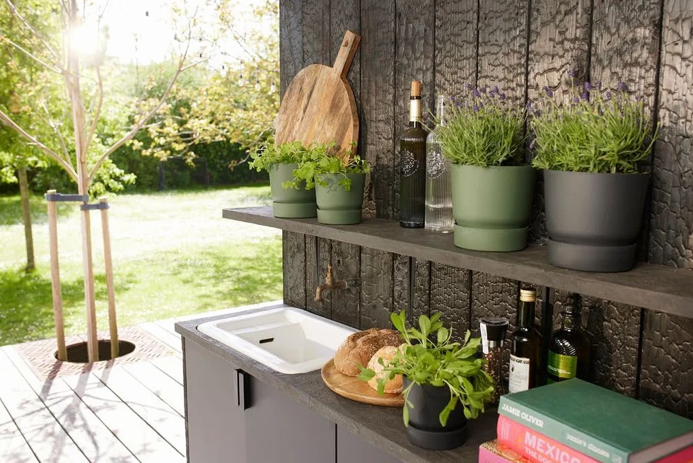Elho Greenville Rond 16 Pot De Fleurs avec Réservoir d'eau Intégré, Plastique 100% Recycle, Ø 16 x H 15.3 cm, Vert/Leaf Green