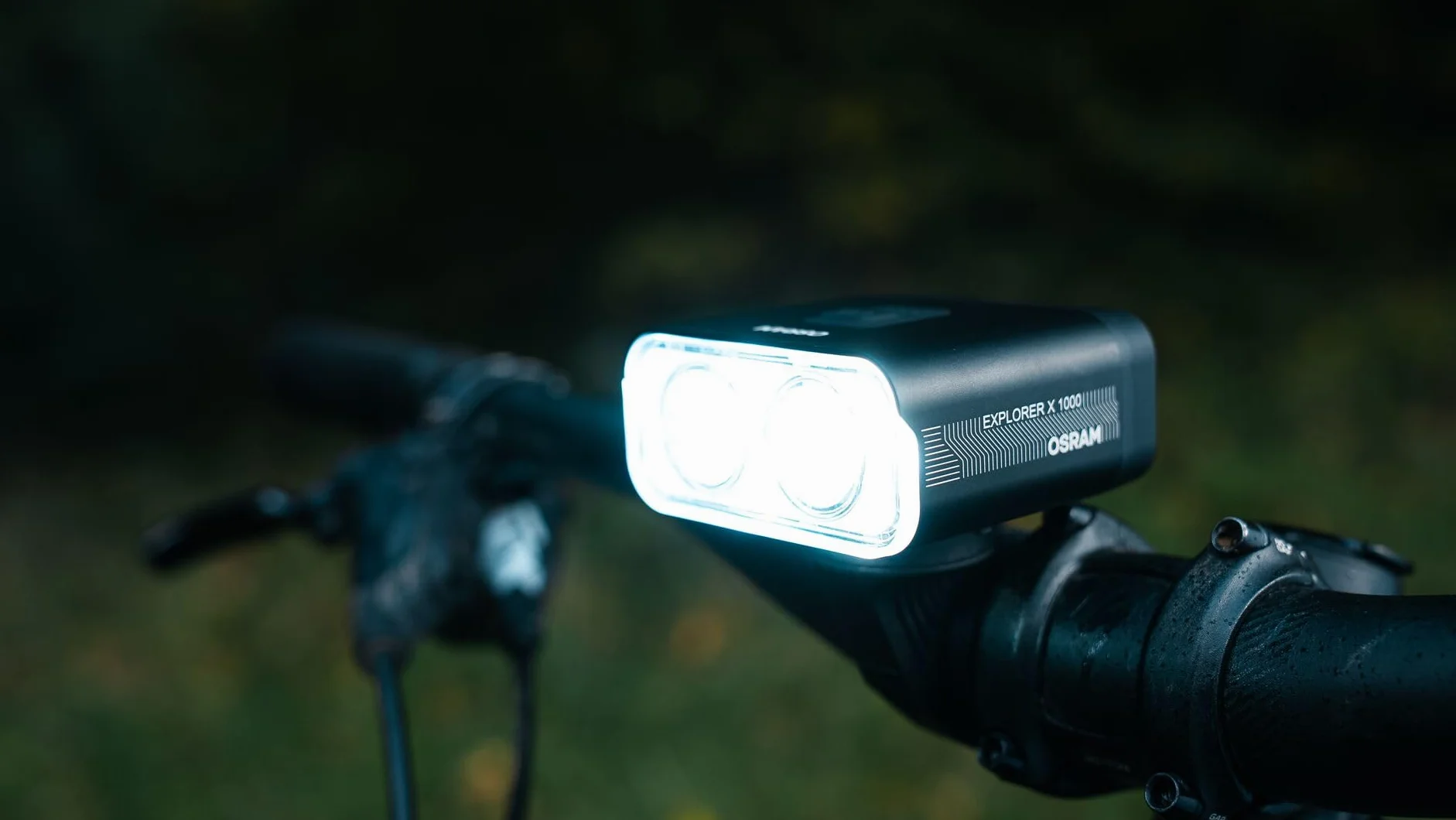 OSRAM LEDsBIKE Explorer X 1000, Kit d'éclairage vélo Rechargeable: Avant et arrière, Tout-Terrain, avec feu Stop, 1000 lumens
