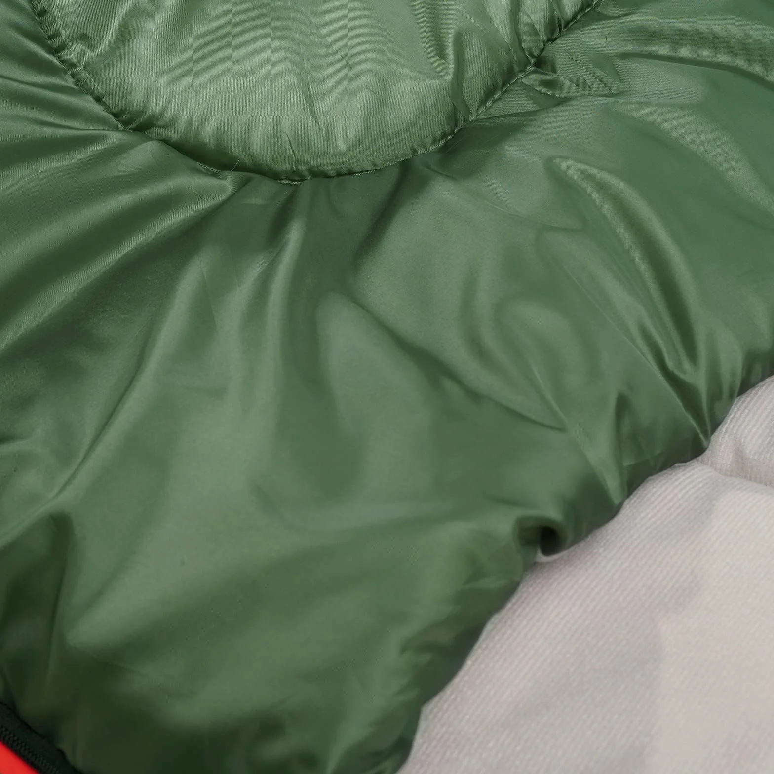 Amazon Basics Rectangulaire Sac de couchage camping randonnée temps froid Double size Vert olive