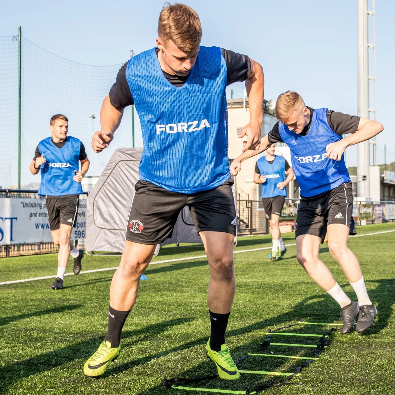 FORZA Chasubles d’Entraînement de Sport [Pack de 10] | Fabrication Légère, Couleurs Vives et Plusieurs Tailles | Entraînement de Football, Rugby, Hockey et Plus pour Enfants et Adultes