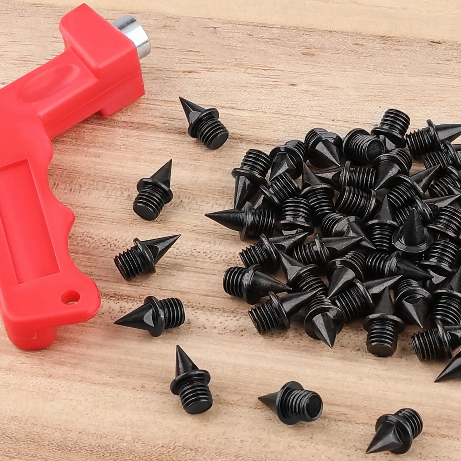 LUTER 20pcs 6,35mm(1/4 Pouces) Pointe Athlétisme avec Clé à Pointes Replacement en Acier Inoxydable Pointe Piste pour Chaussures de Sport Track Saut en Longueur et Sprint Sur le Terrain (Noir)