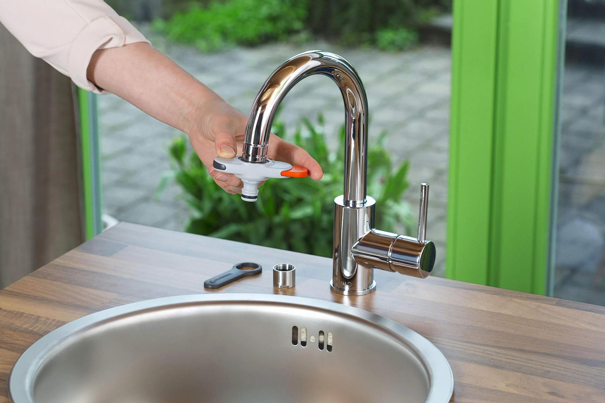 Gardena Raccord pour robinets d’eau intérieurs adaptateur clé insertion facile (18210-20)